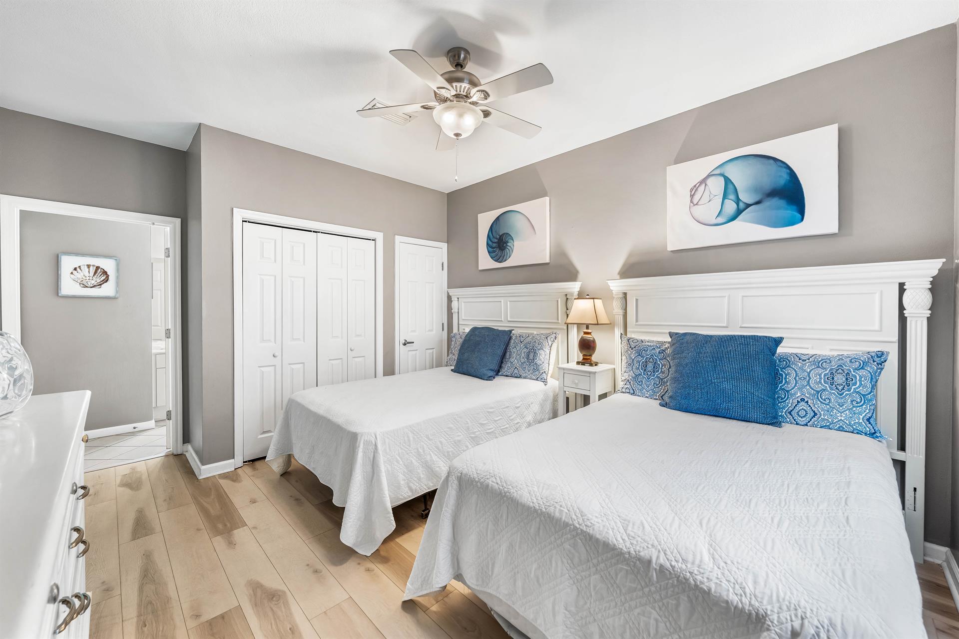 Double Full Bedroom with Full Bath Access Door