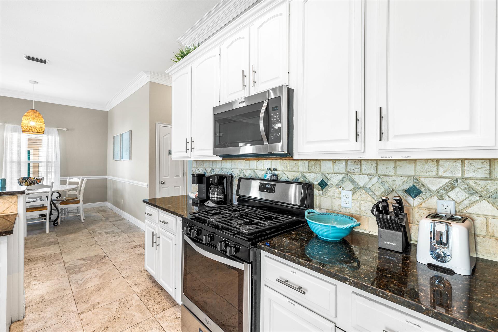 Fully Stocked Kitchen with Bar Seating for 4