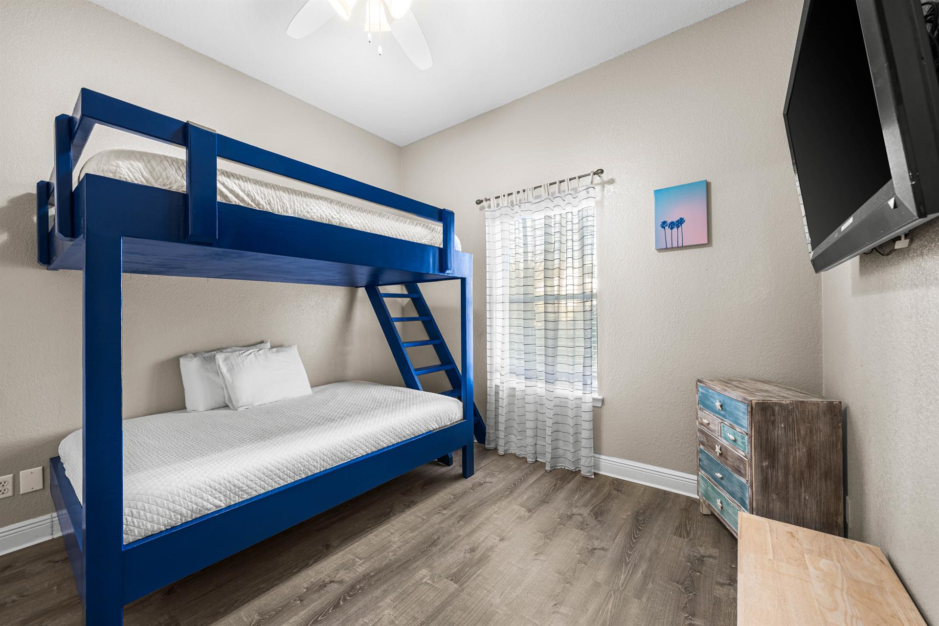 1st Floor Bunkroom with Private Bath. Full over Full Bunk Beds