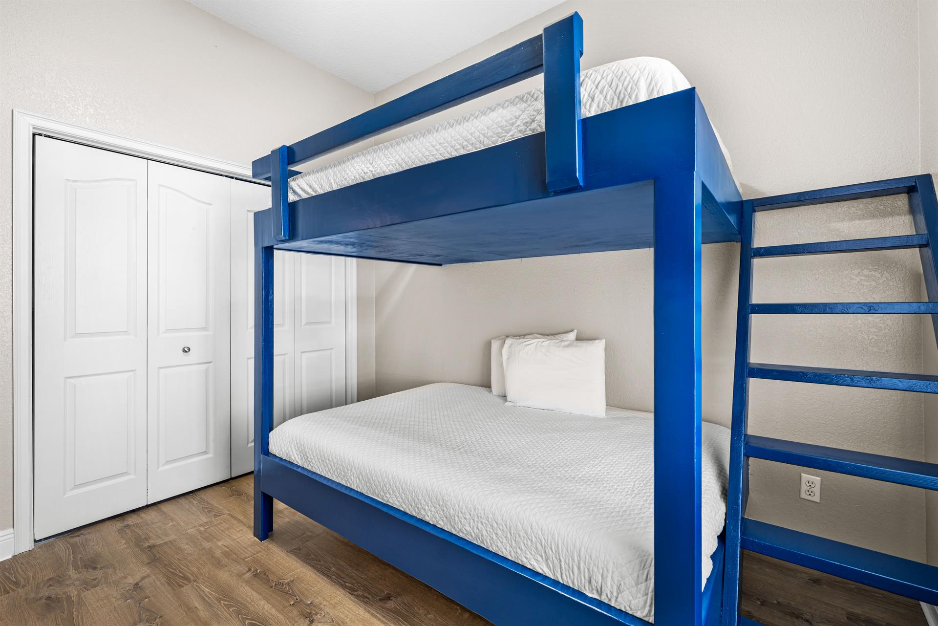 1st Floor Bunkroom with Private Bath. Full over Full Bunk Beds