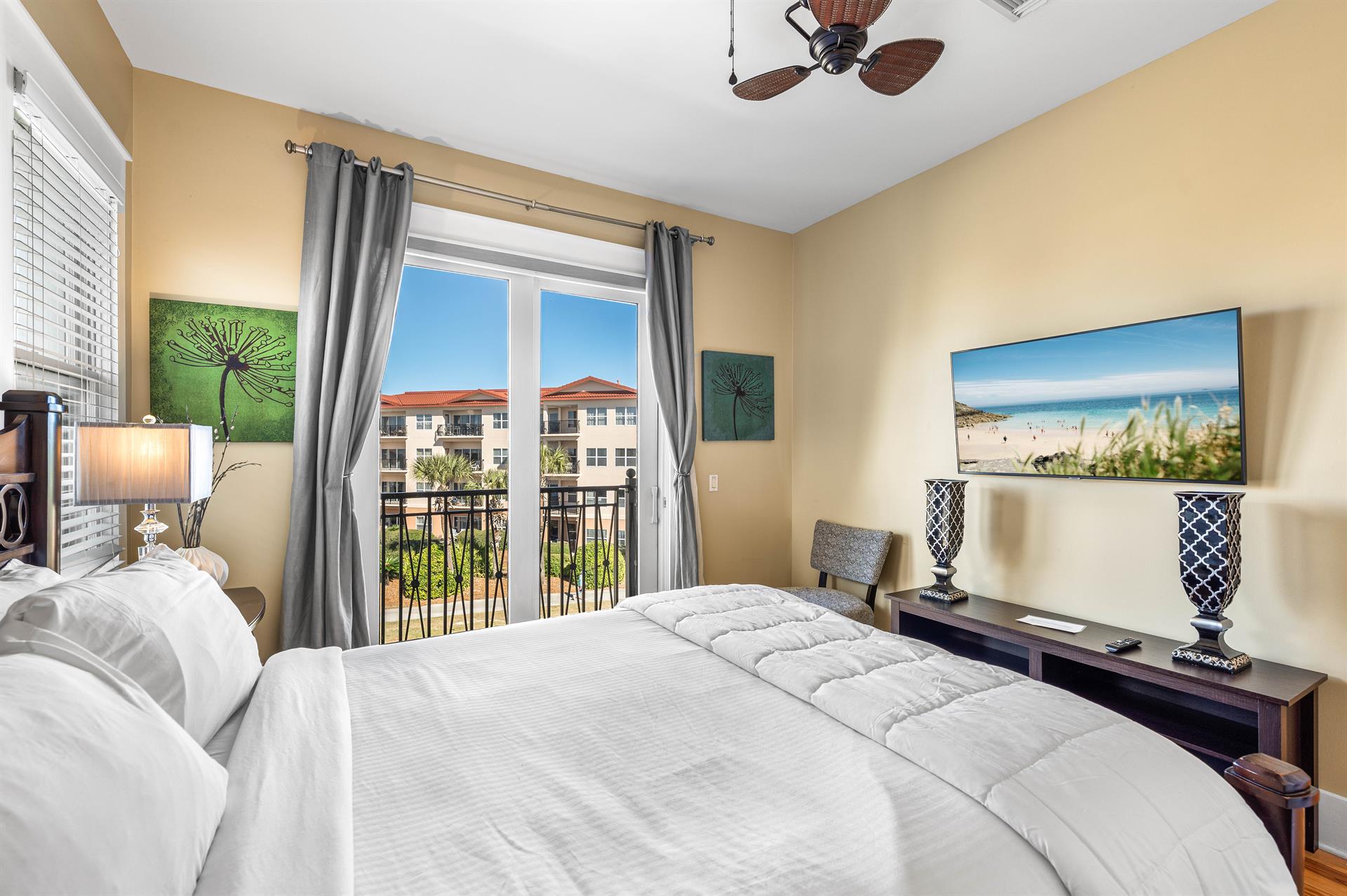 Third Floor Queen ensuite Bedroom.