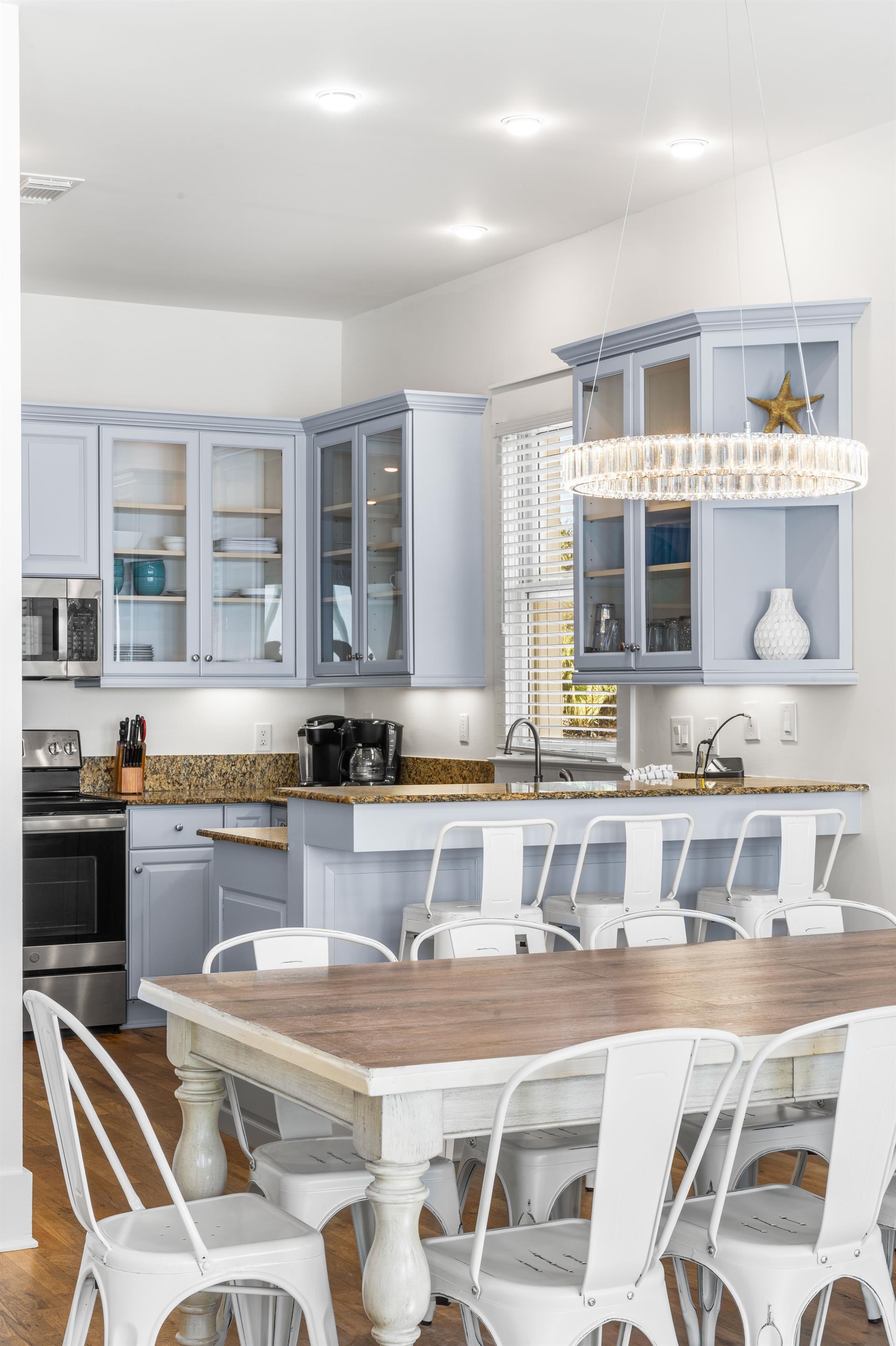 An Additional 3 Bar Stools so Seating 13 for Dining in this Space.