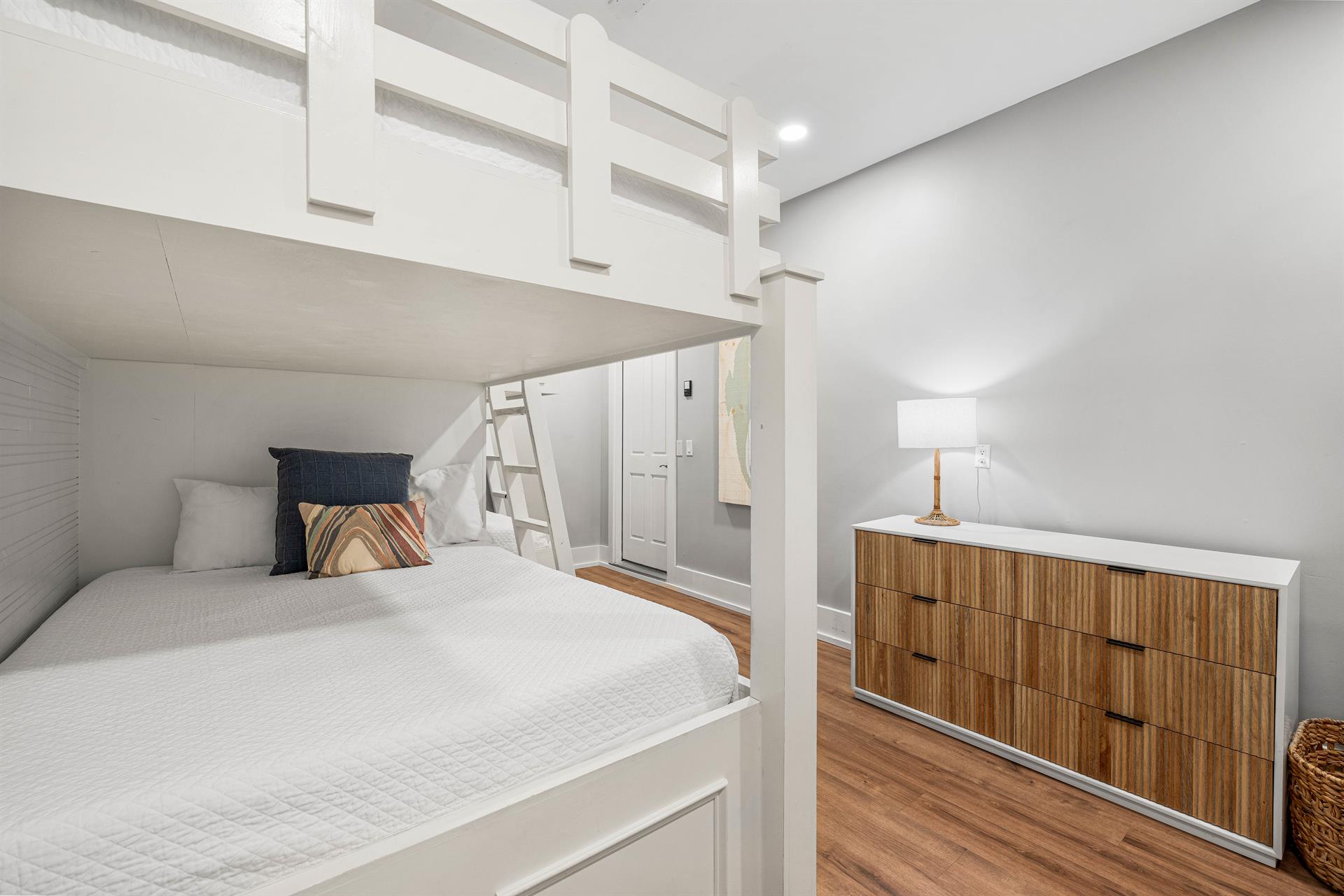 1st Floor Bunkroom with Four Queen Beds