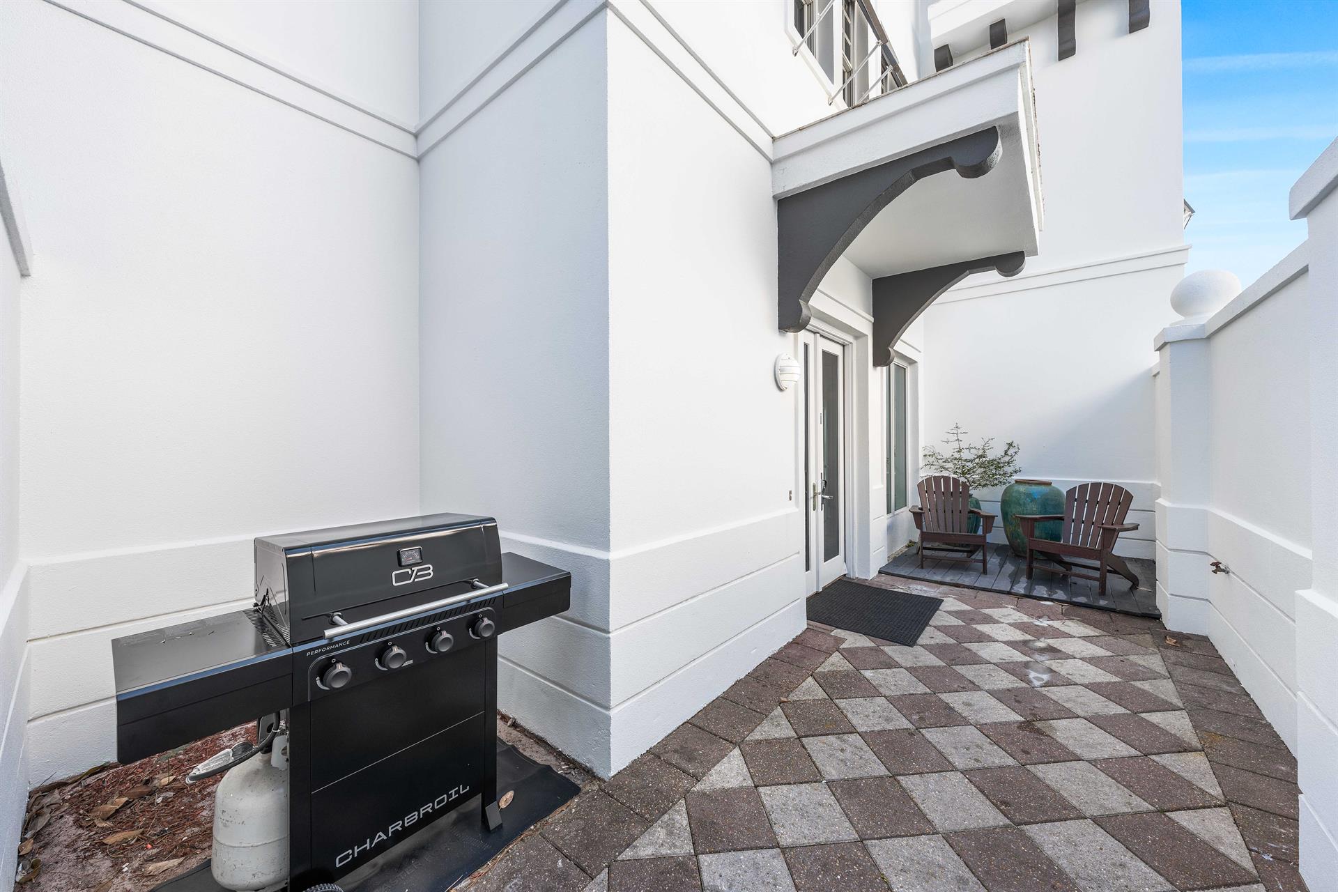 Front Courtyard with Private Gas Grill