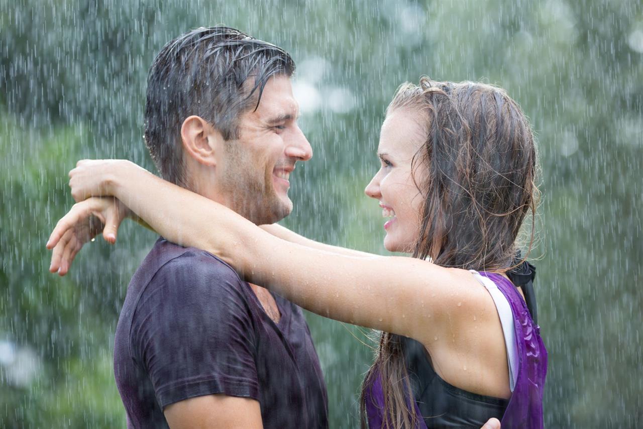 289324 Couple In Rain Small B