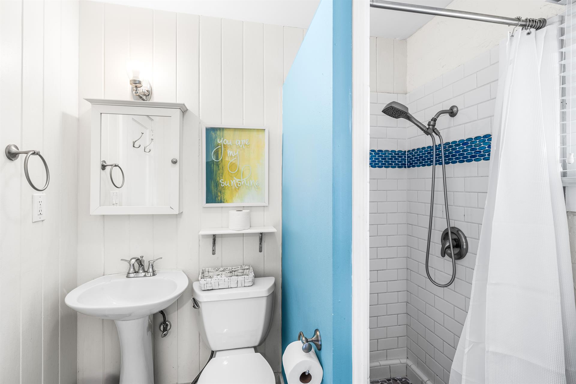 Full bathroom adjacent to the bedroom with queen bed.