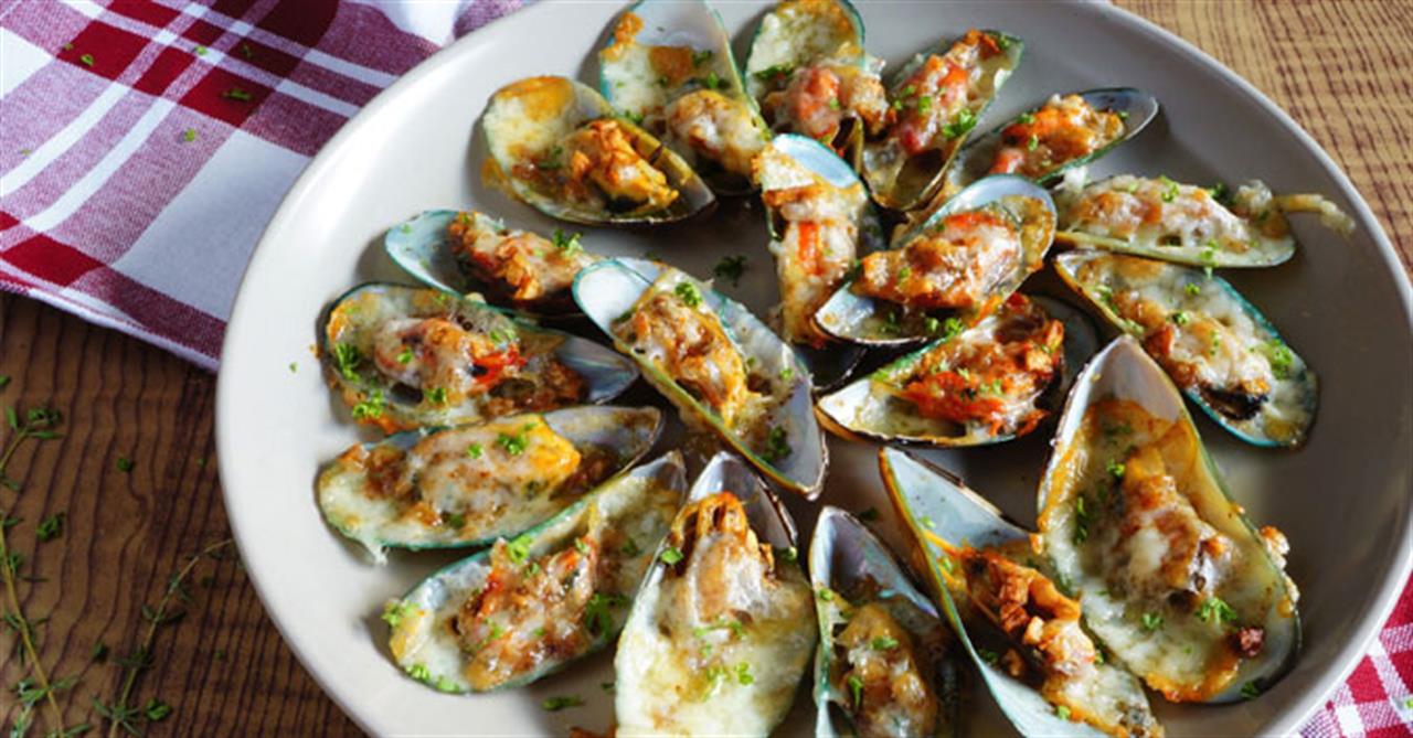 76295 Bakedmussels675x353 B