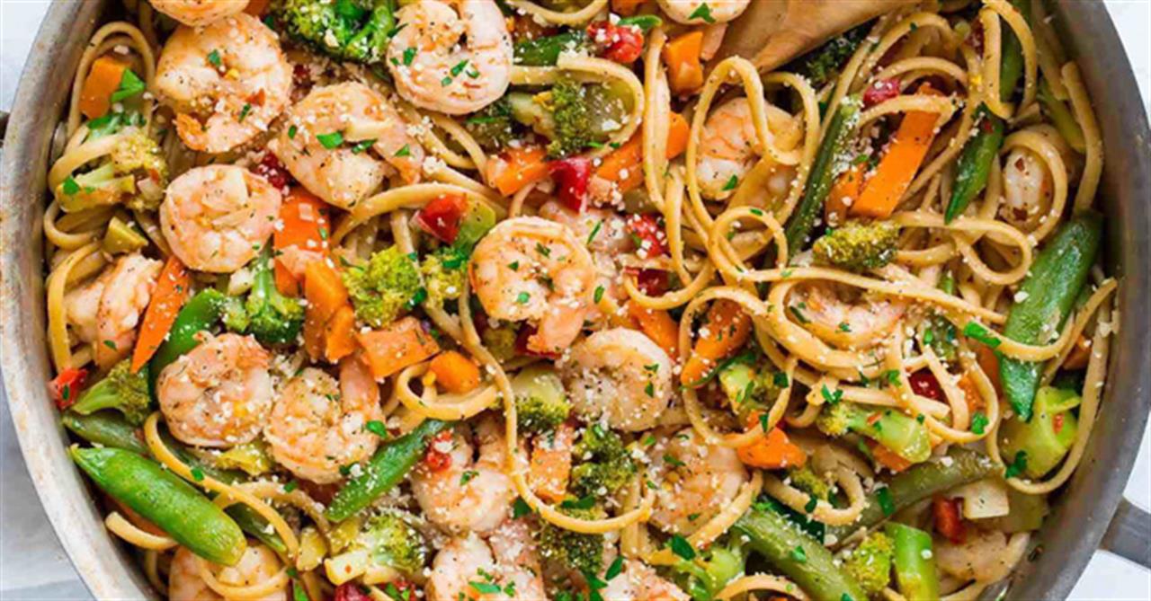 76306 Fbpgarlicshrimppasta675x353 B