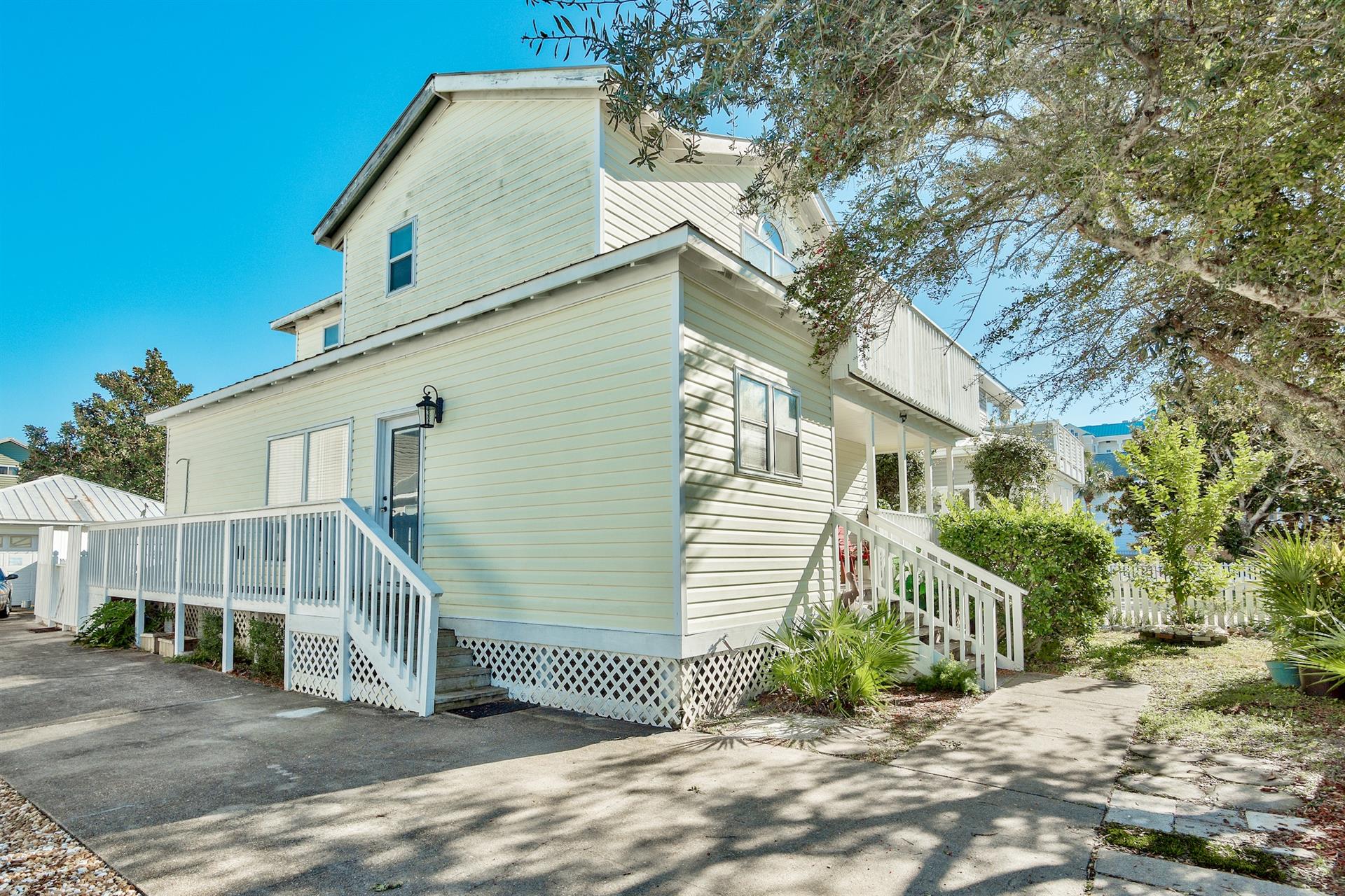 A Wave from it All, Driveway can accommodate up to 4 vehicles