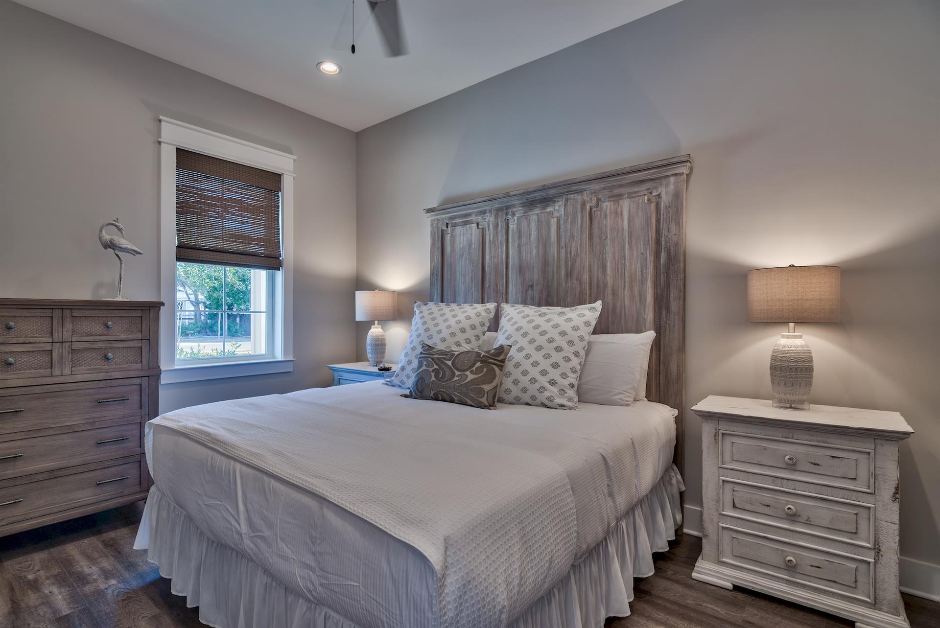 1st Floor King Bedroom w Private Full Bath, ShowerTub Combo