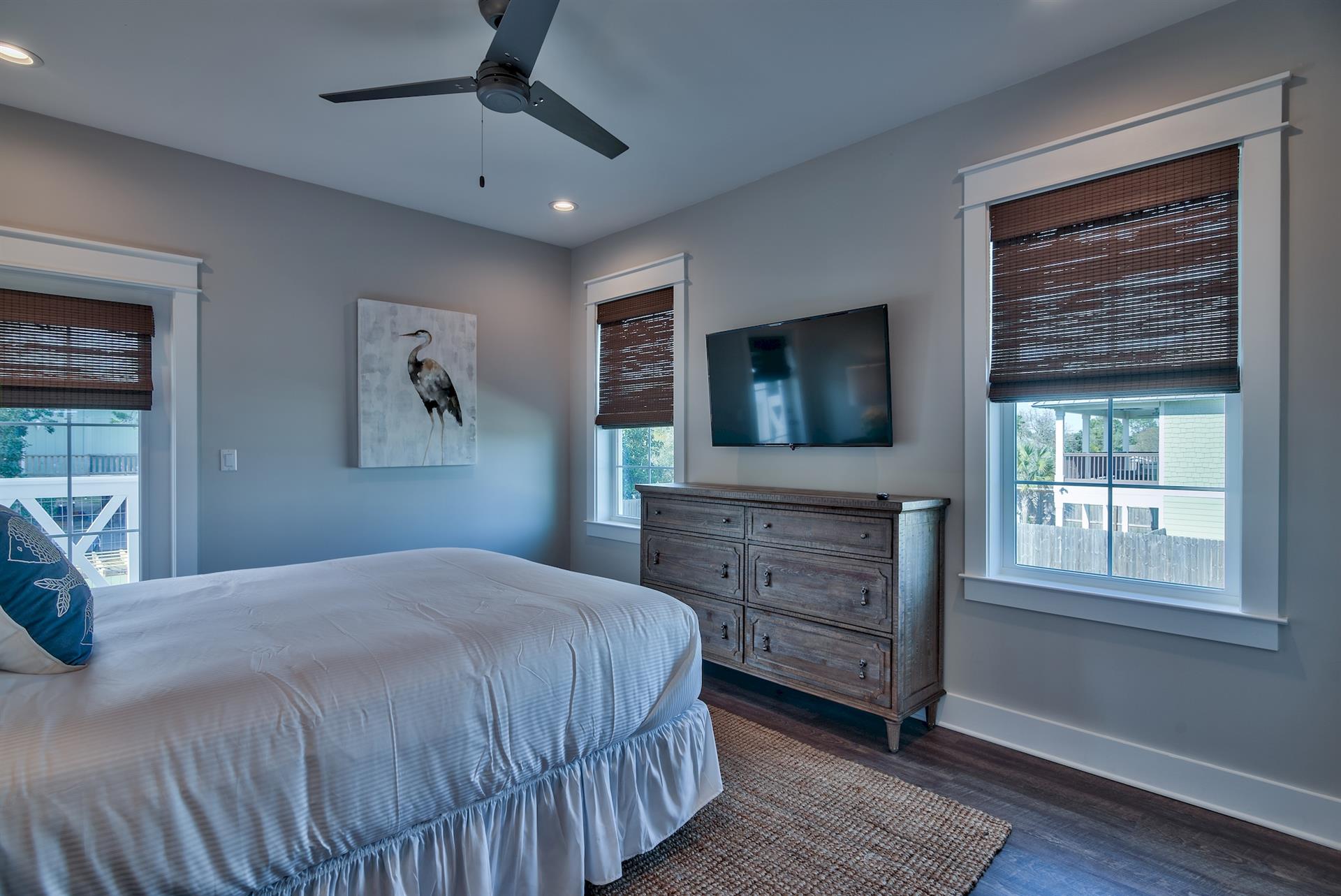 2nd Floor King Bedroom w Flat Screen Television, Full Bath Access