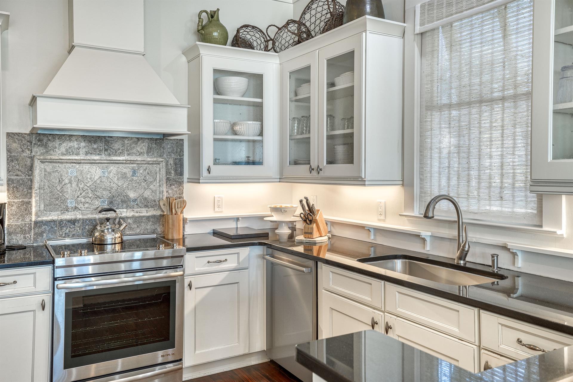 Fully Stocked Open Kitchen w Viking Stainless Steel Appliances