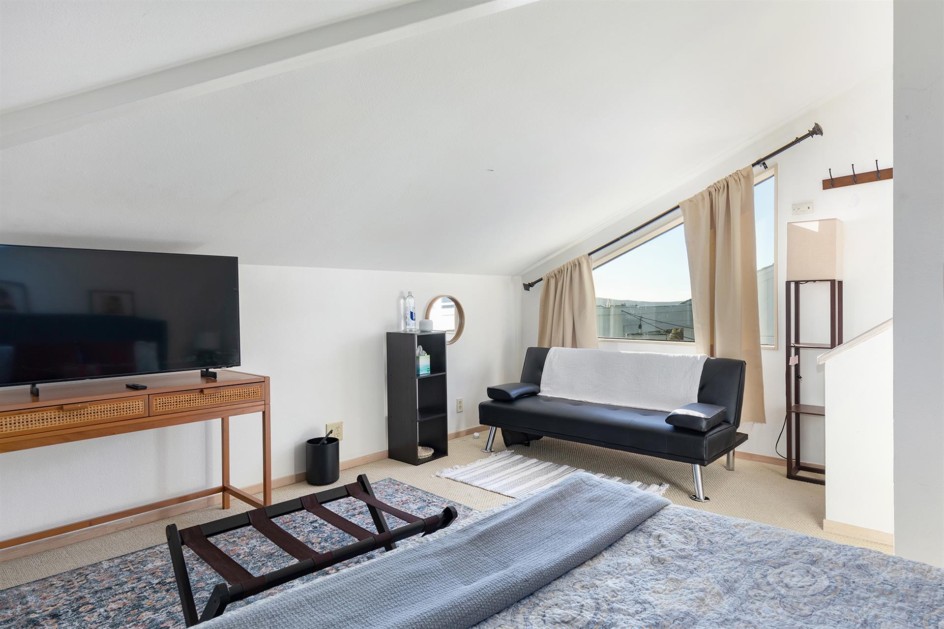 Photo120722Loft002