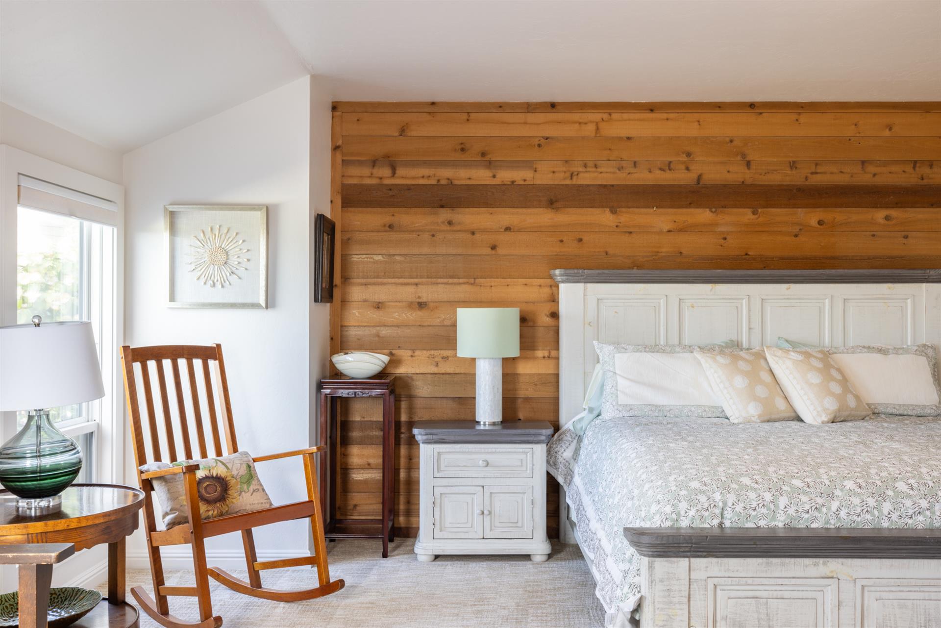 1105 Bedroom One005