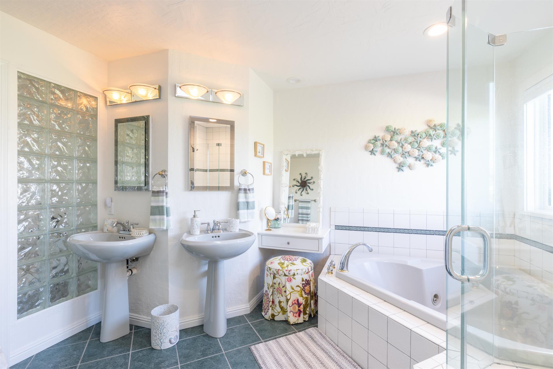 1150 Bathroom One001