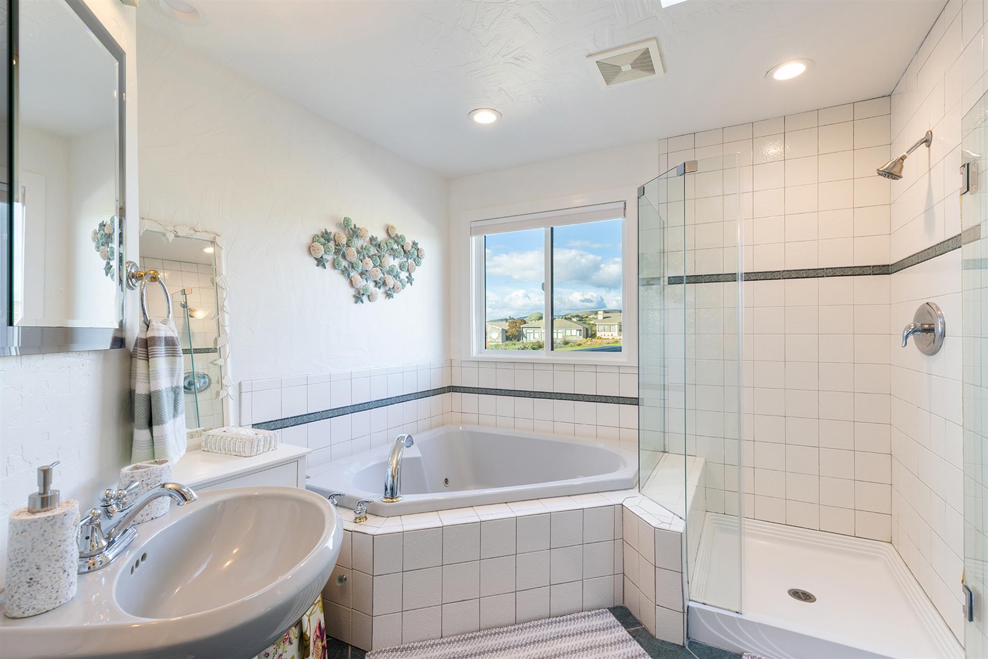 1150 Bathroom One002
