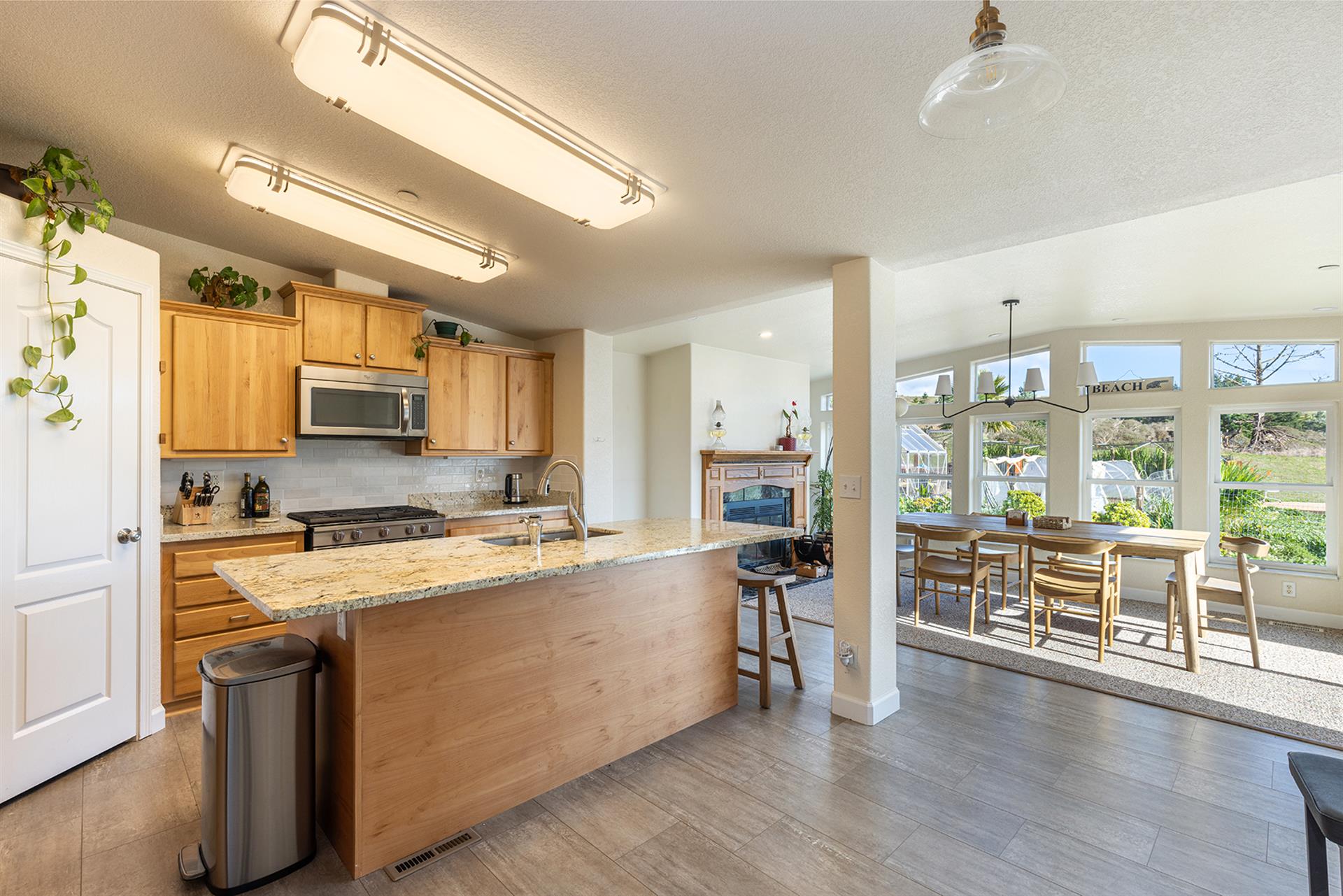 0600 Kitchen001