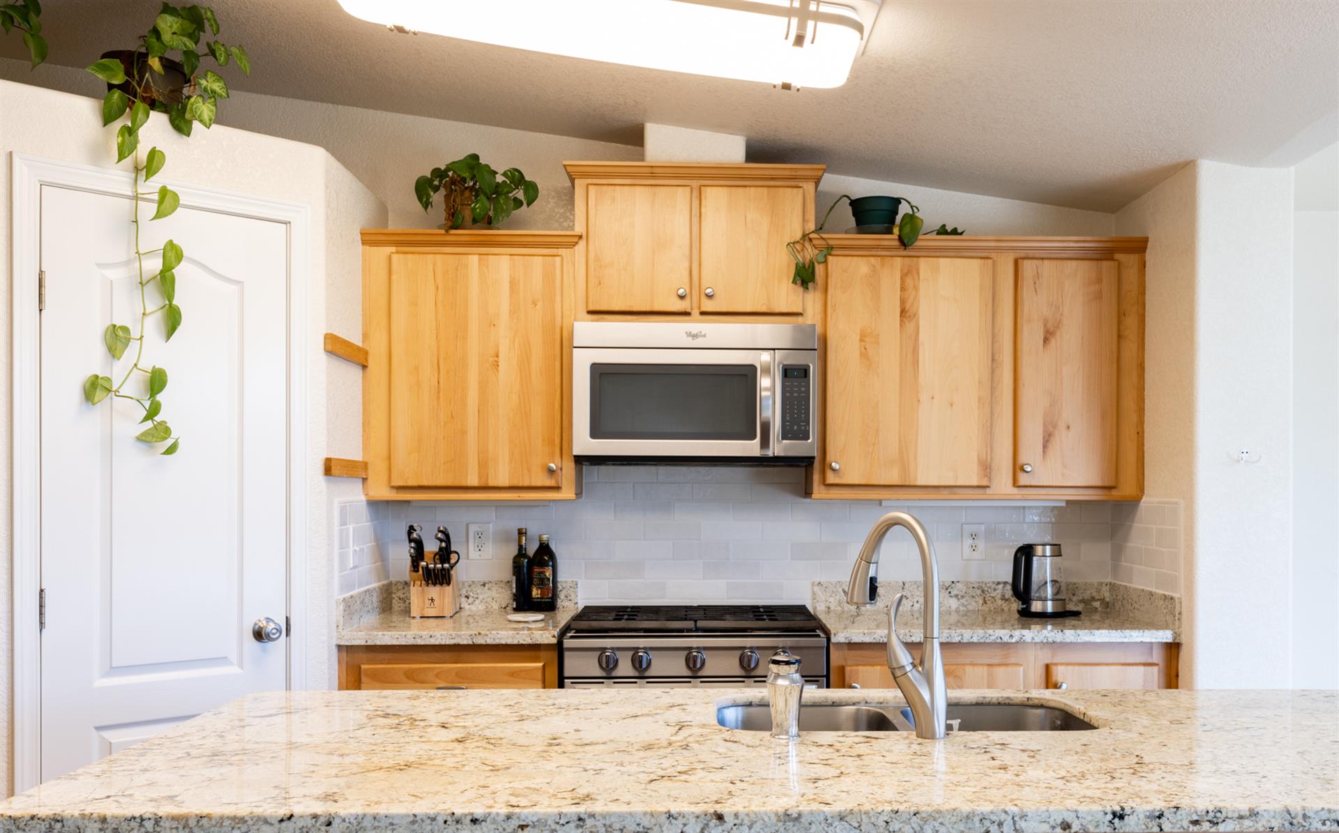 0600 Kitchen003