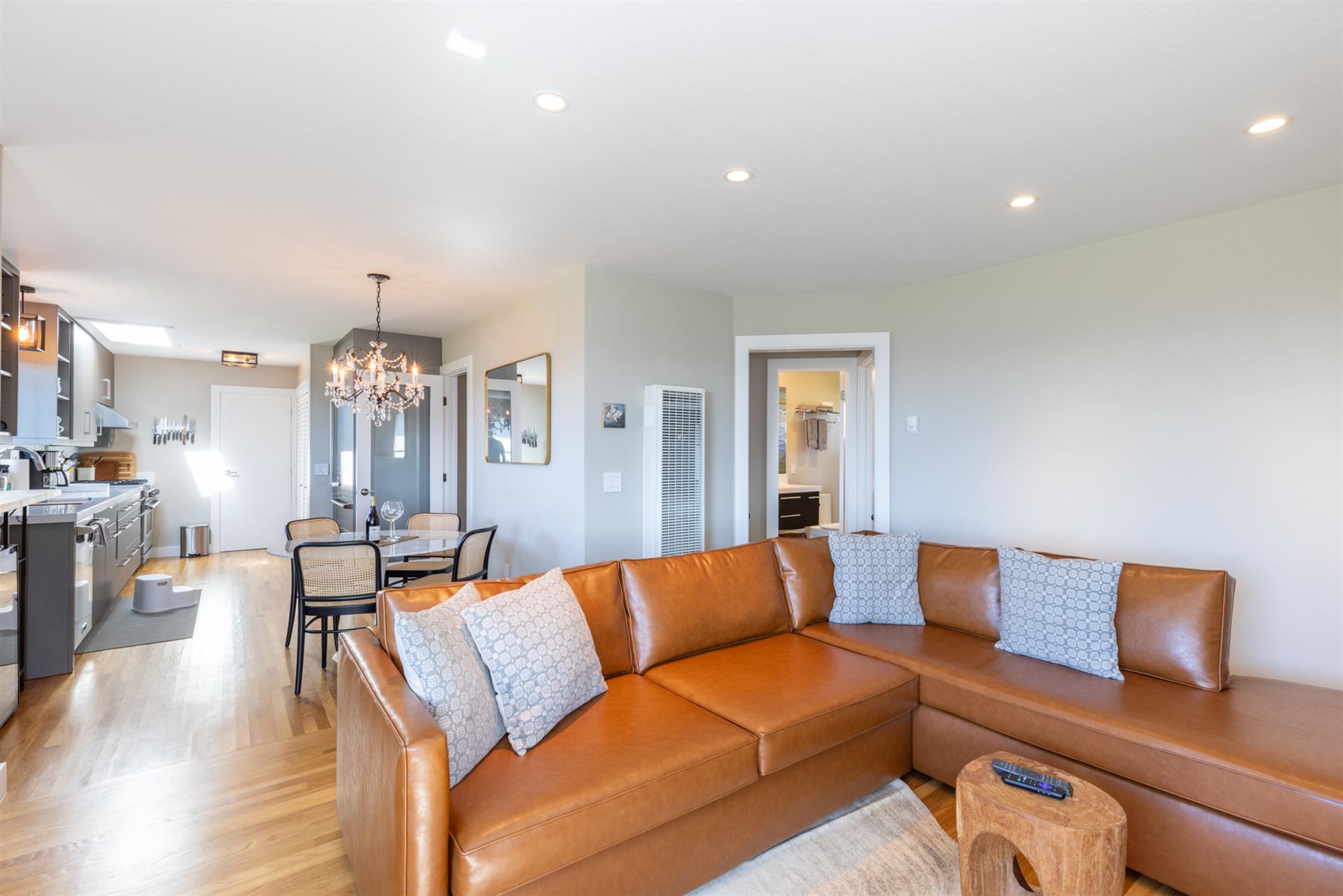 0300 Living Room003