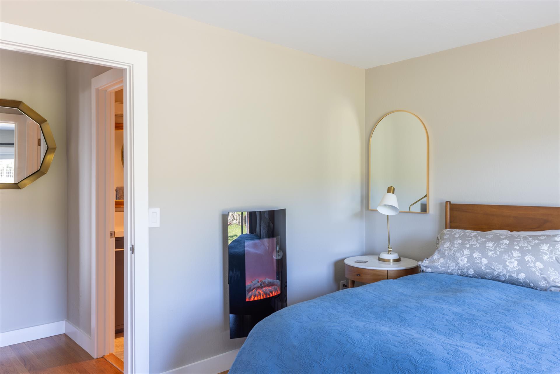 1105 Bedroom One002