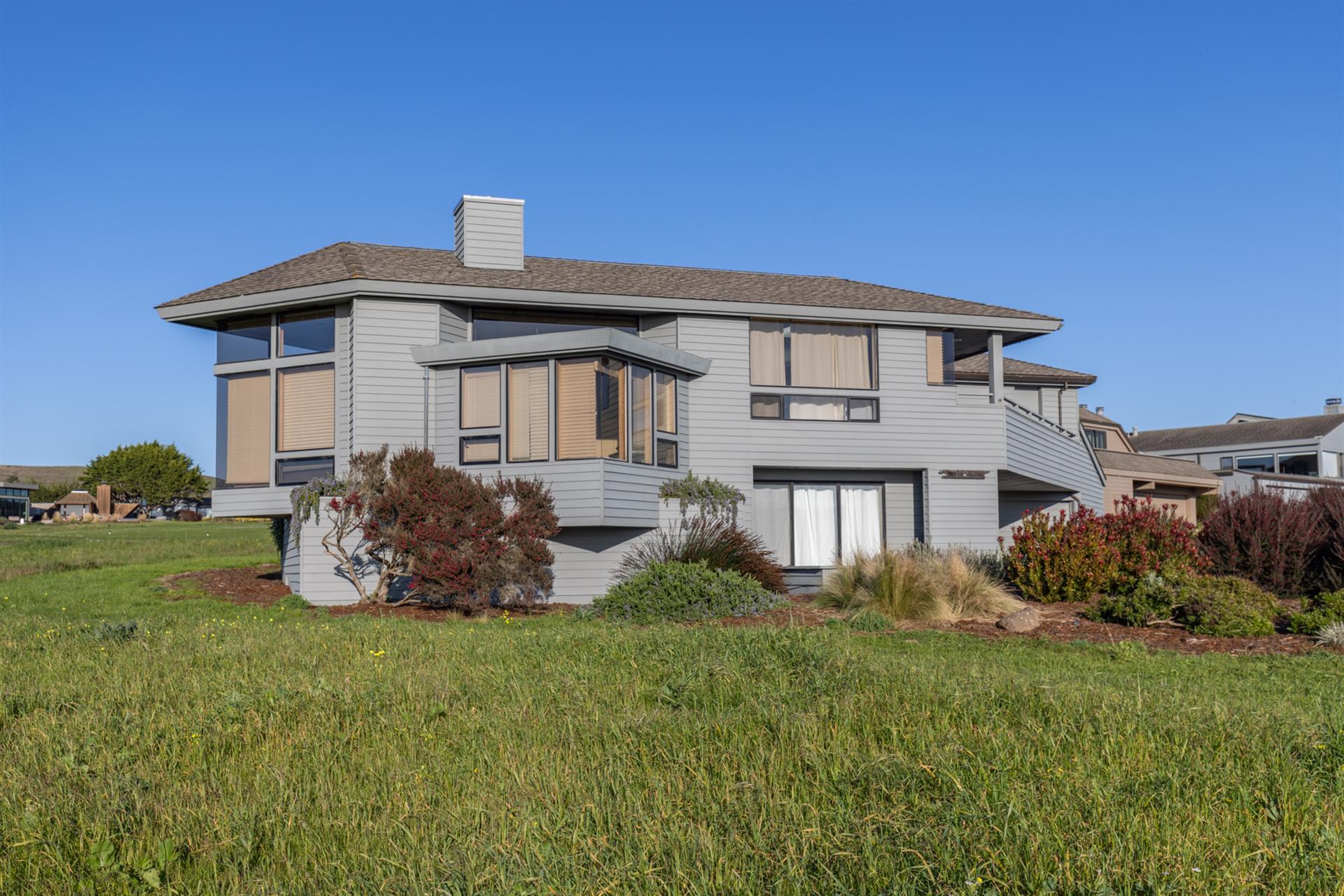 0070 Front Exterior003