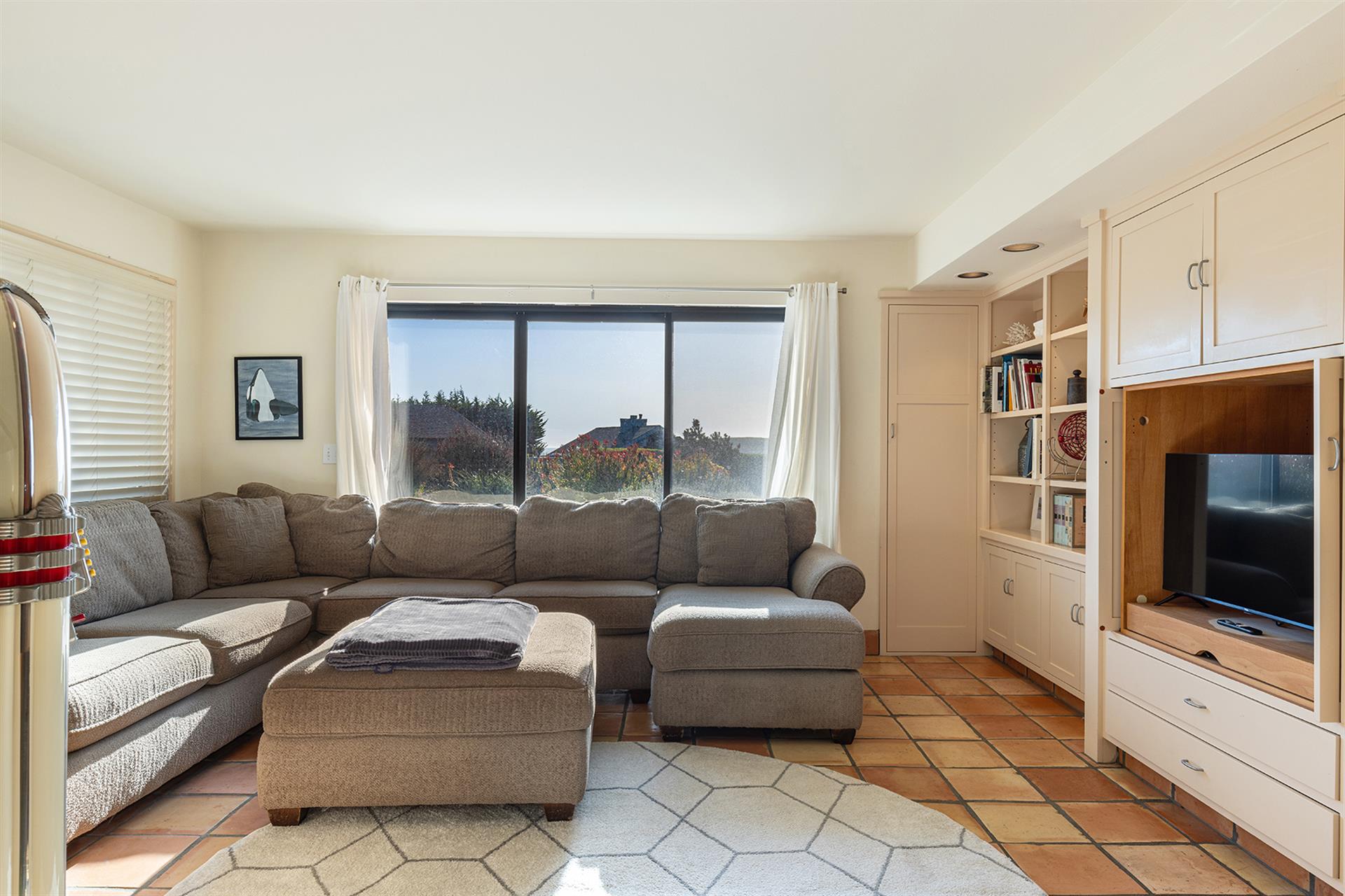 0520 Family Room001
