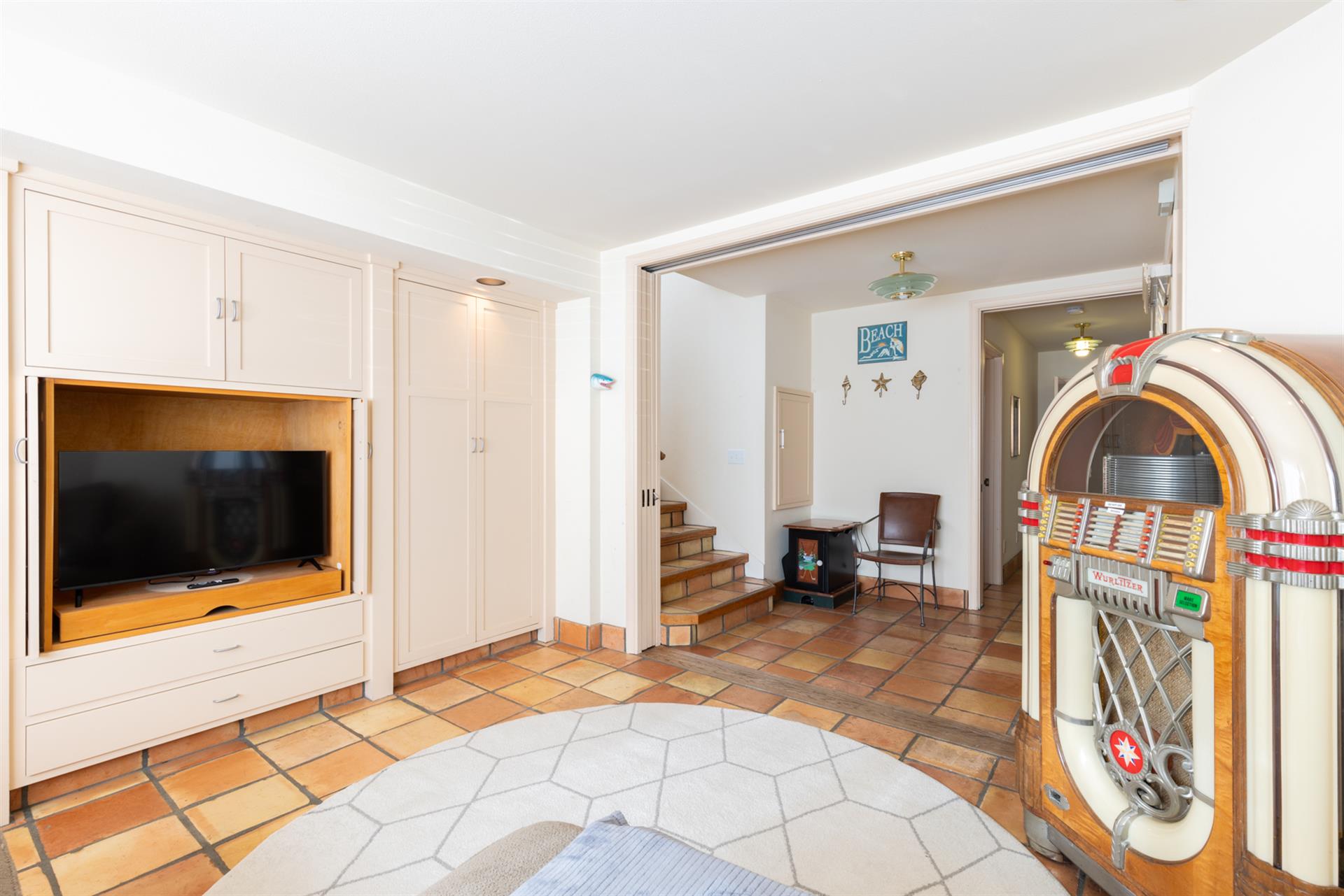 0520 Family Room002