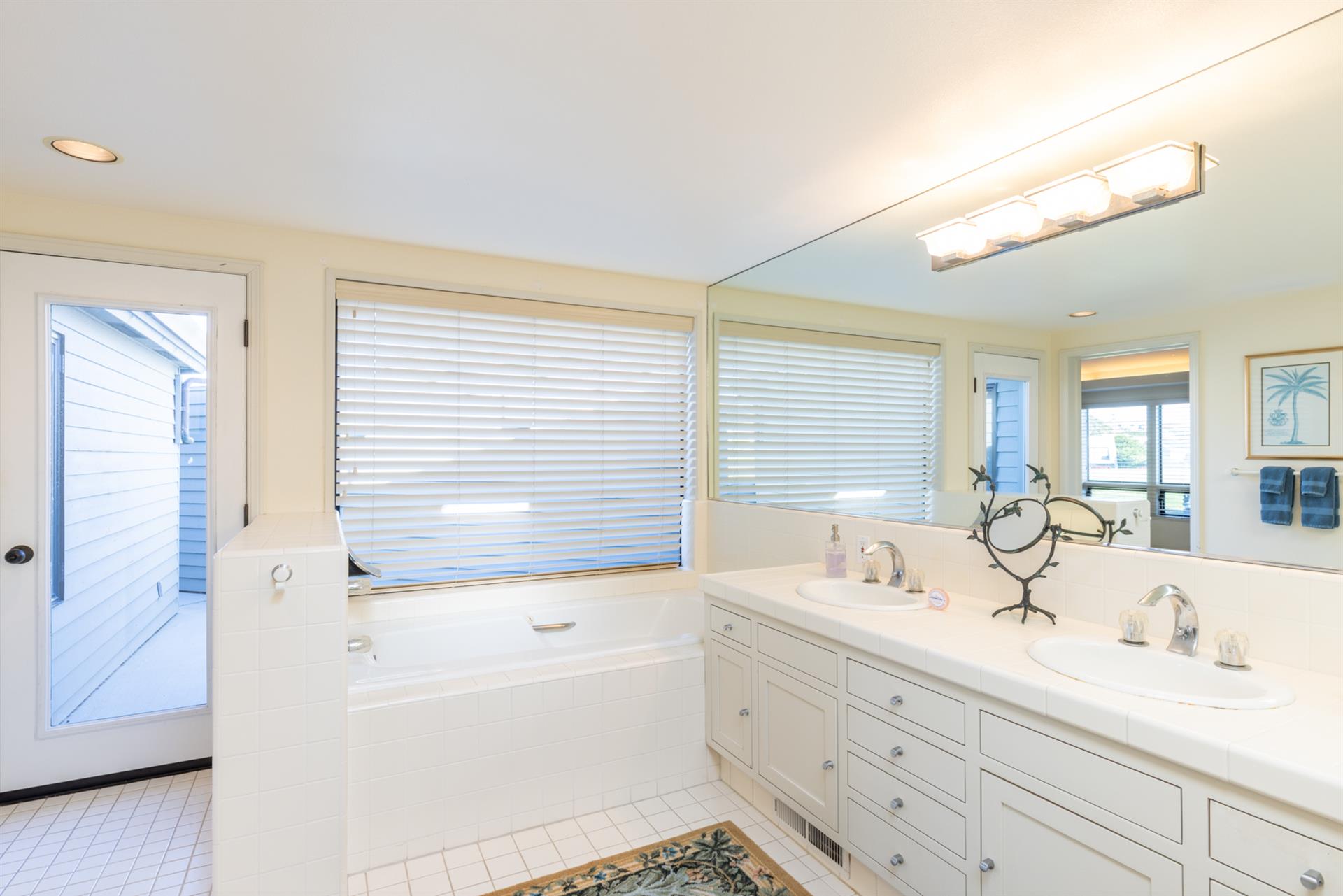 1150 Bathroom One001