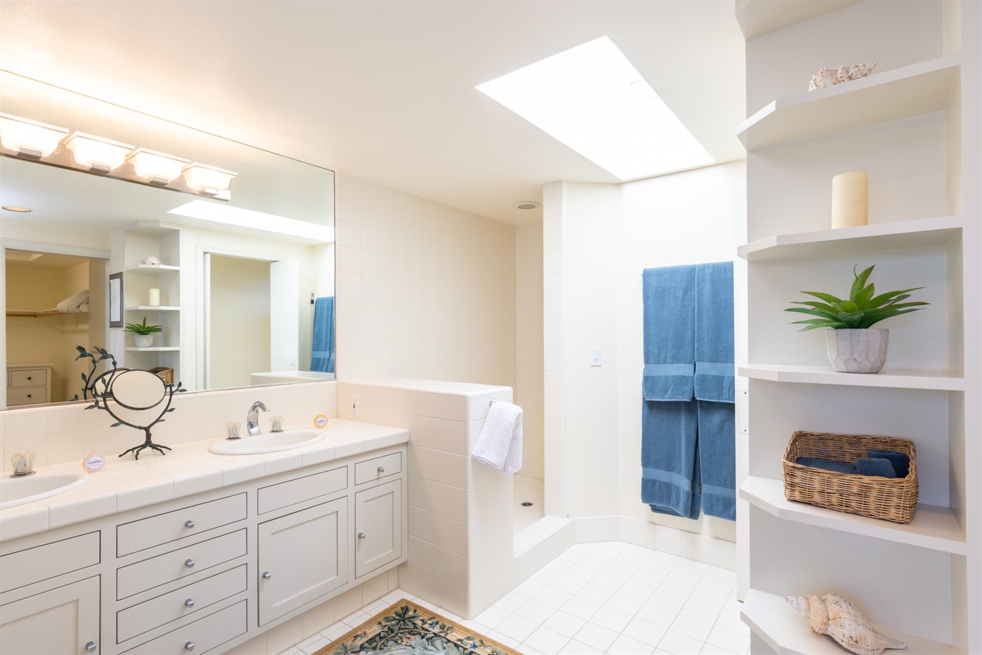 1150 Bathroom One002