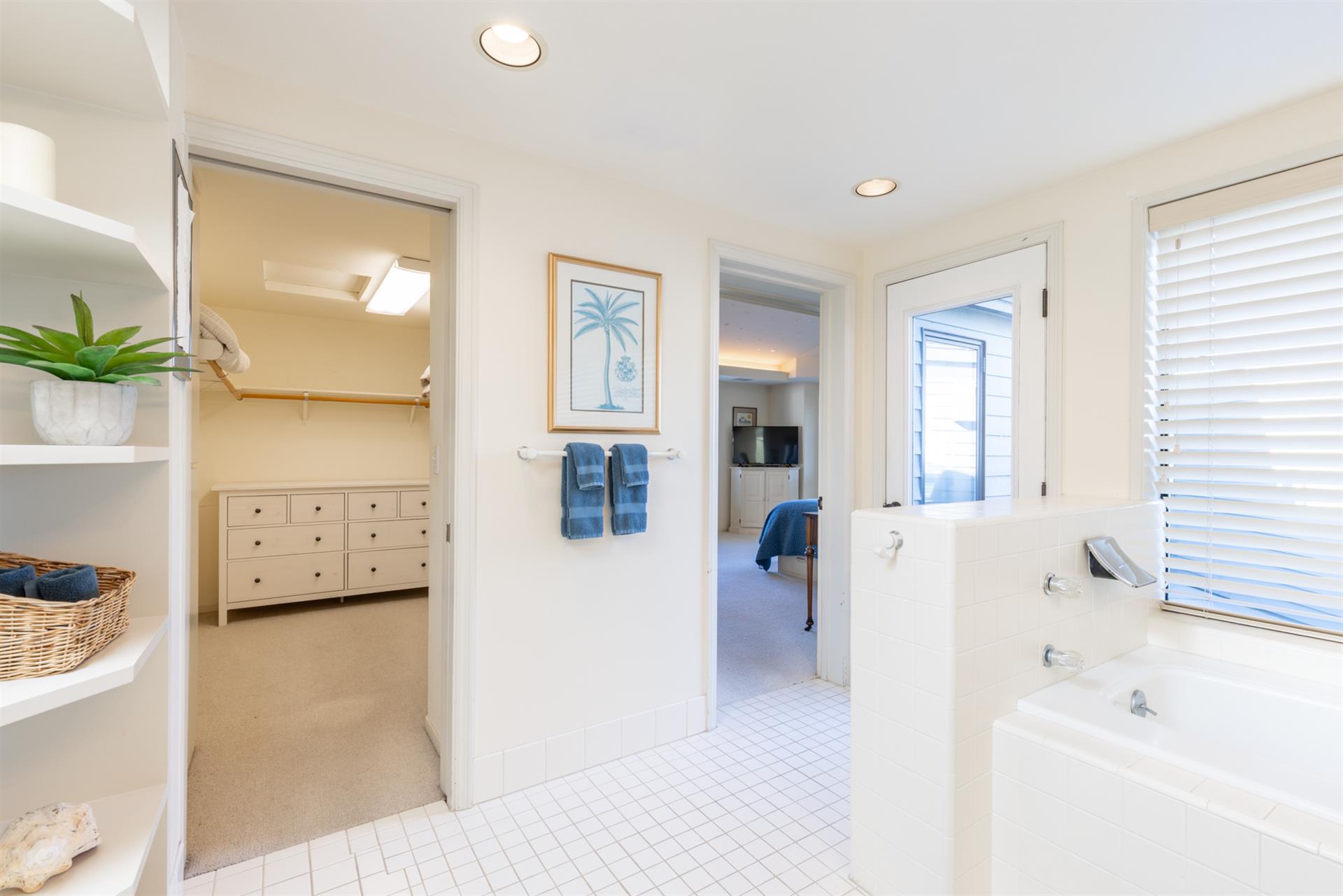 1150 Bathroom One003