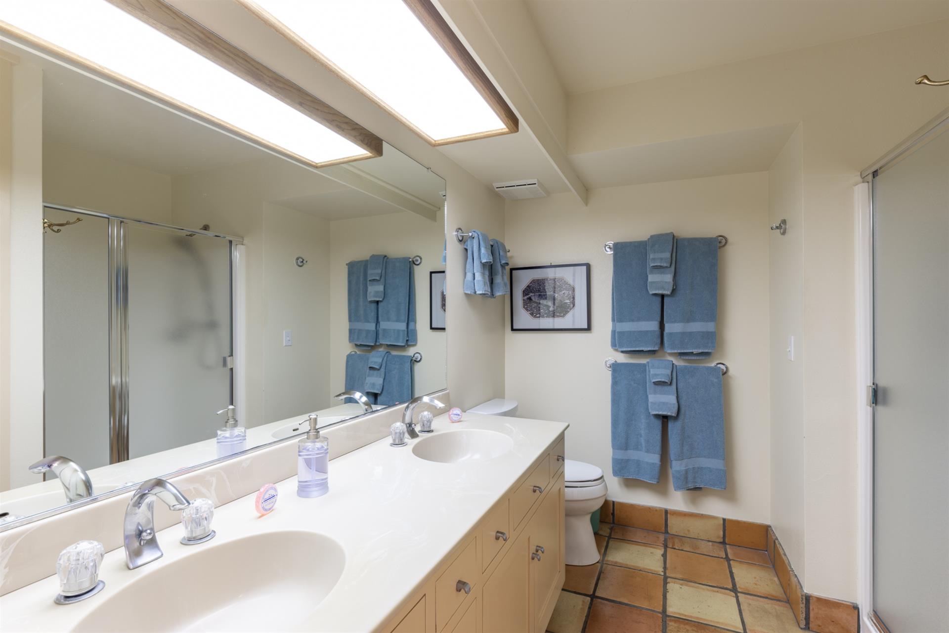 1150 Bathroom Two002