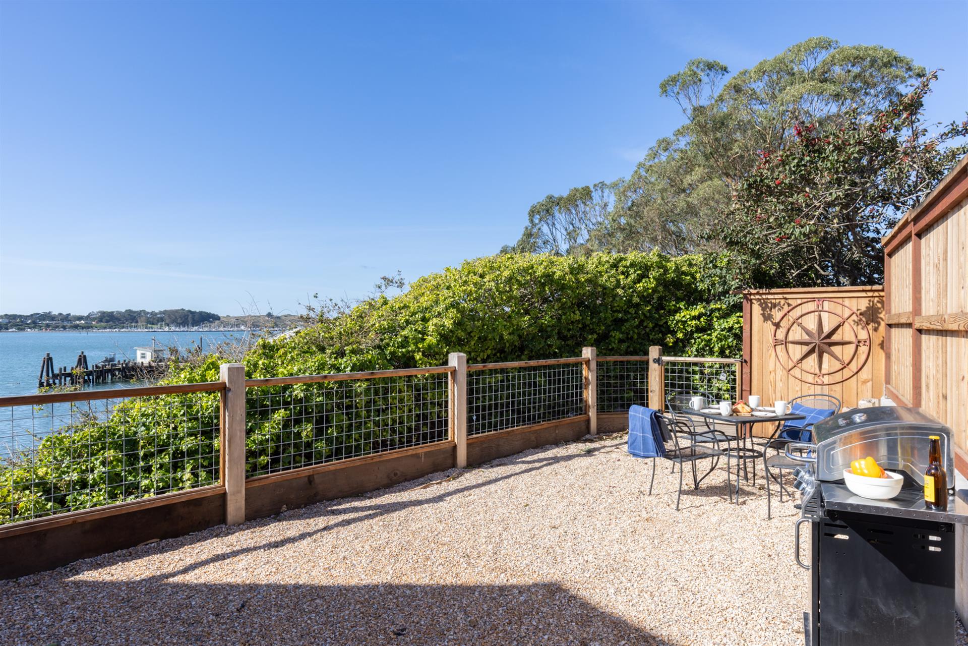 1530 Patio005