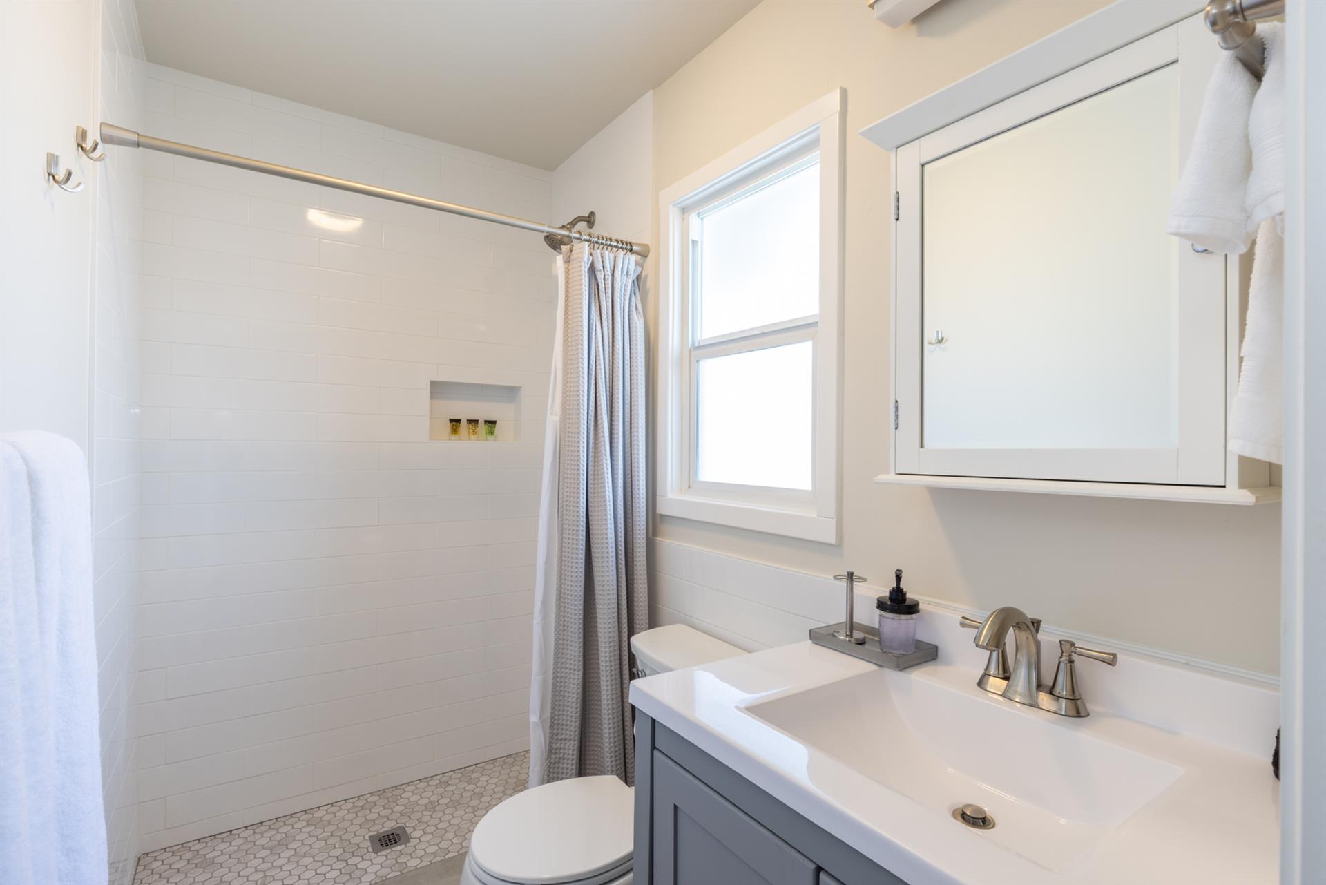 1150 Bathroom One001