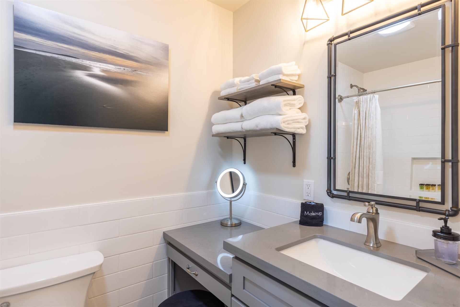 1150 Bathroom Two001