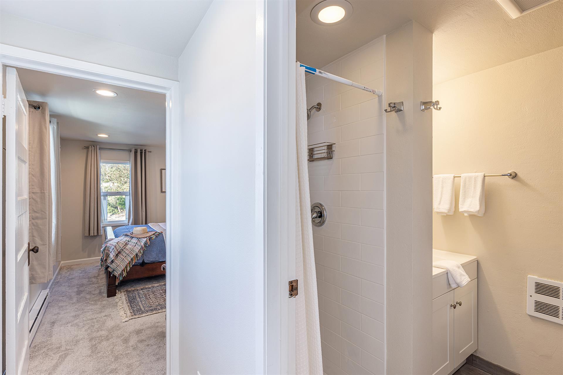 1150 Bathroom Three001
