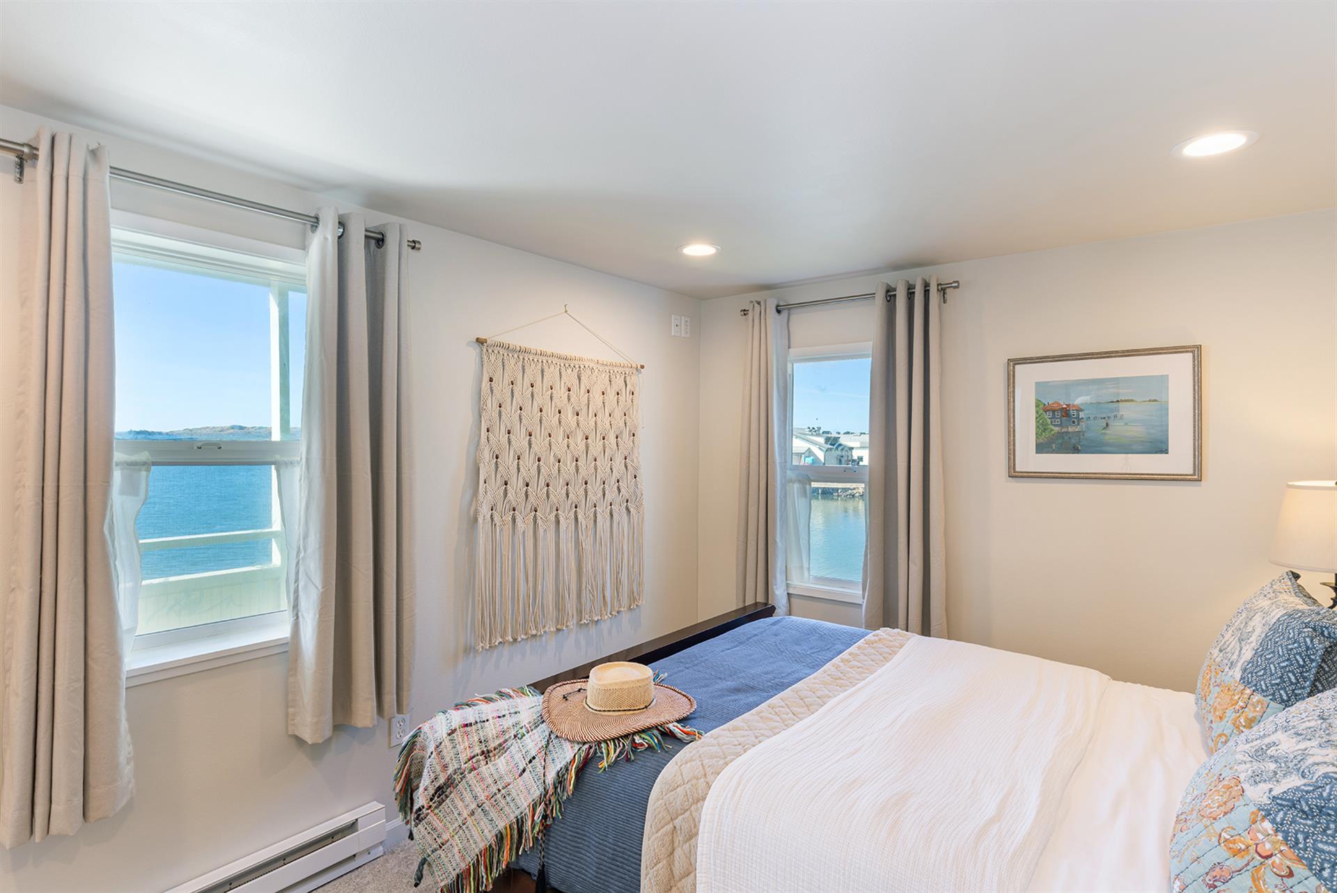 1105 Bedroom One009