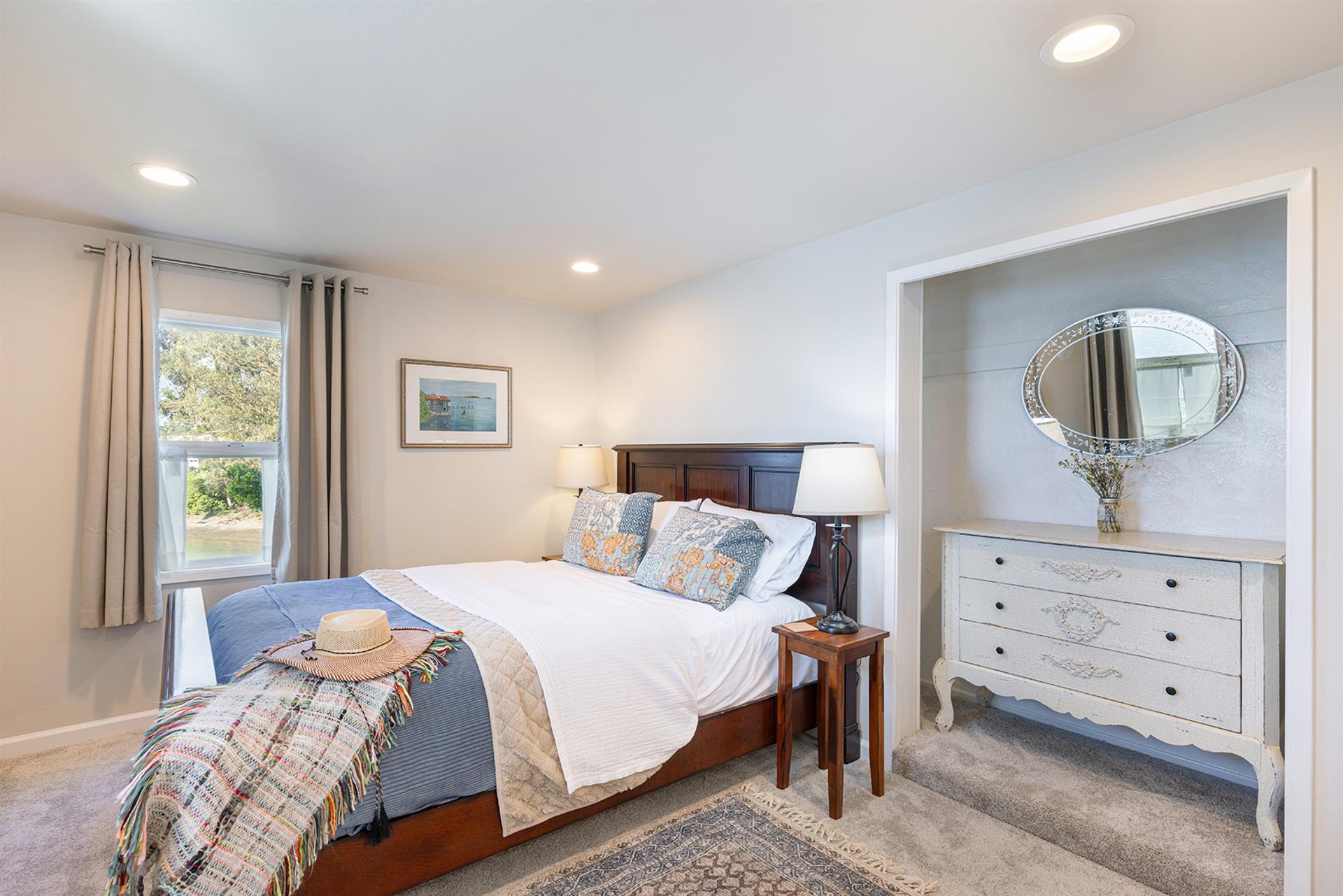 1105 Bedroom One008