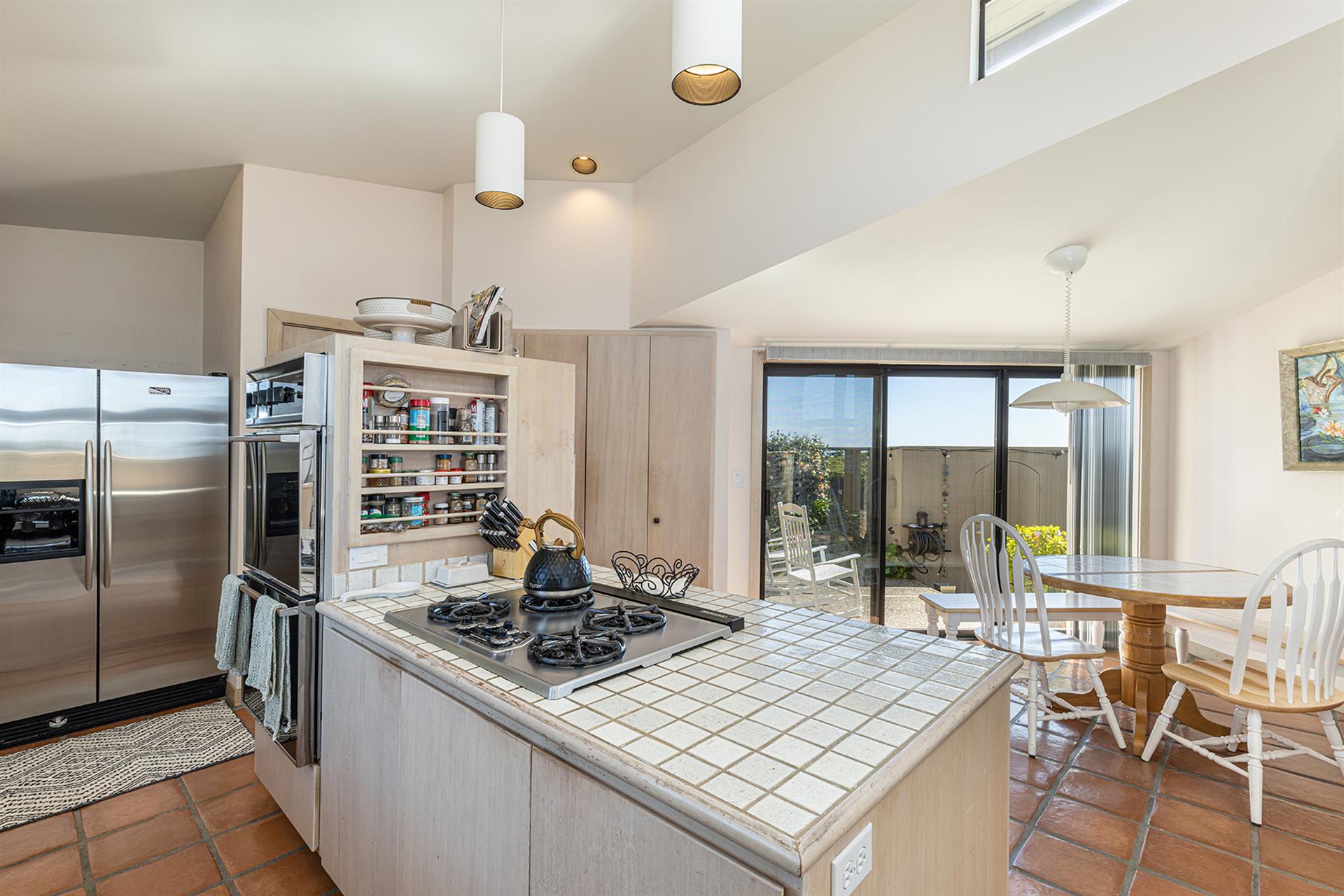 0600 Kitchen003