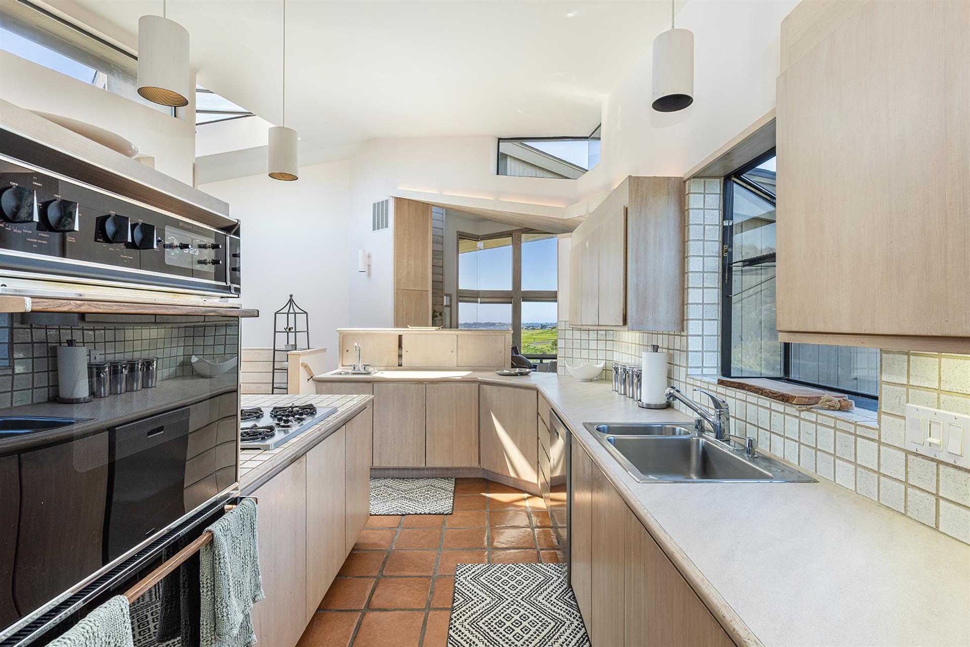 0600 Kitchen004