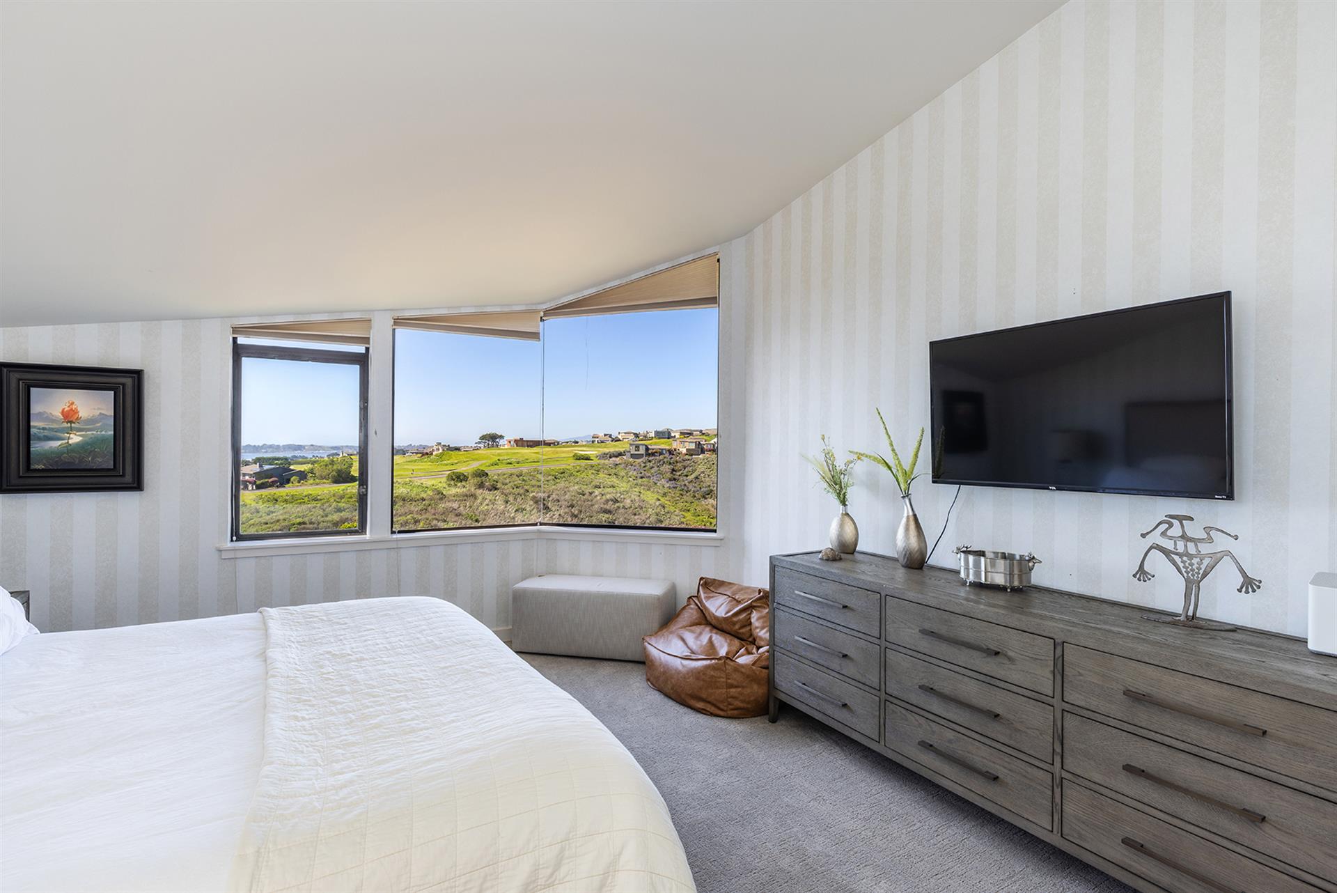 1105 Bedroom One002