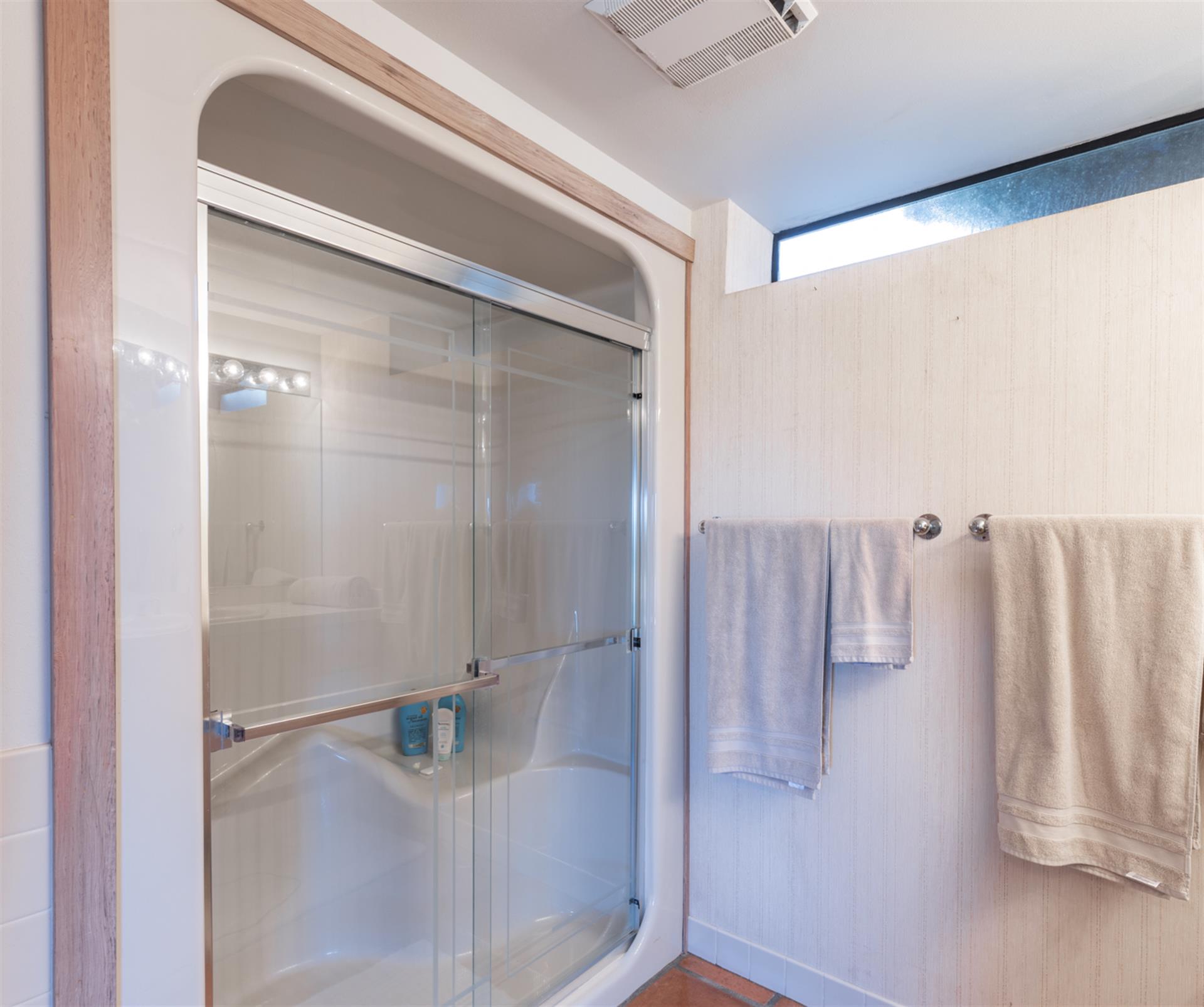 1150 Bathroom Three001