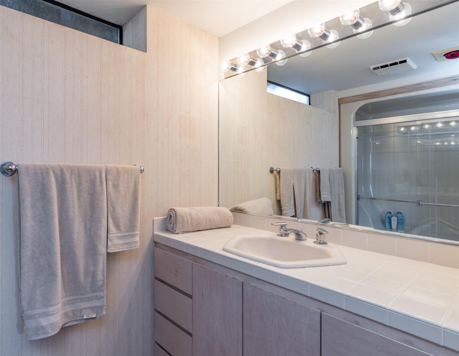 1150 Bathroom Three002B