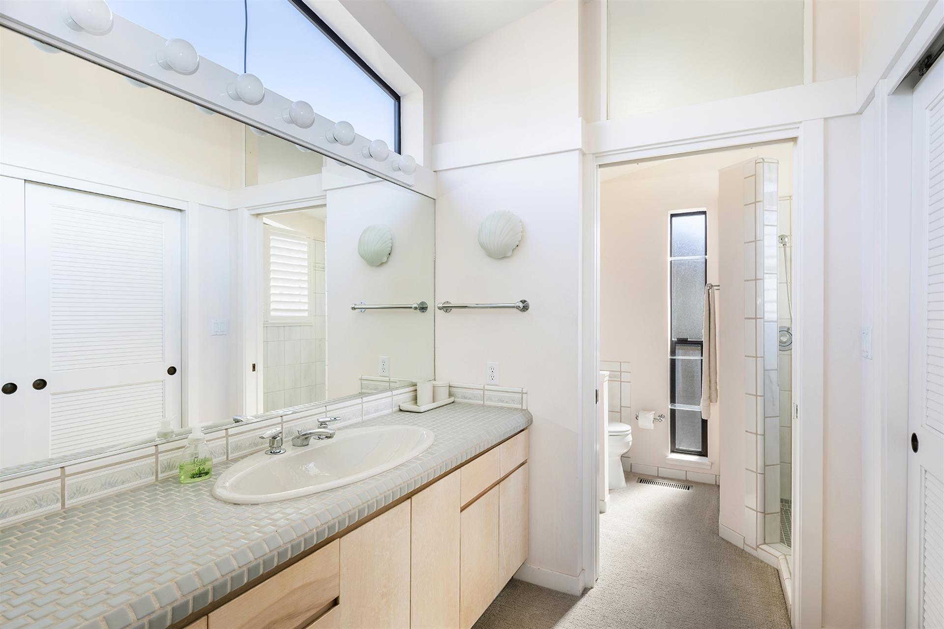 1150 Bathroom Two001
