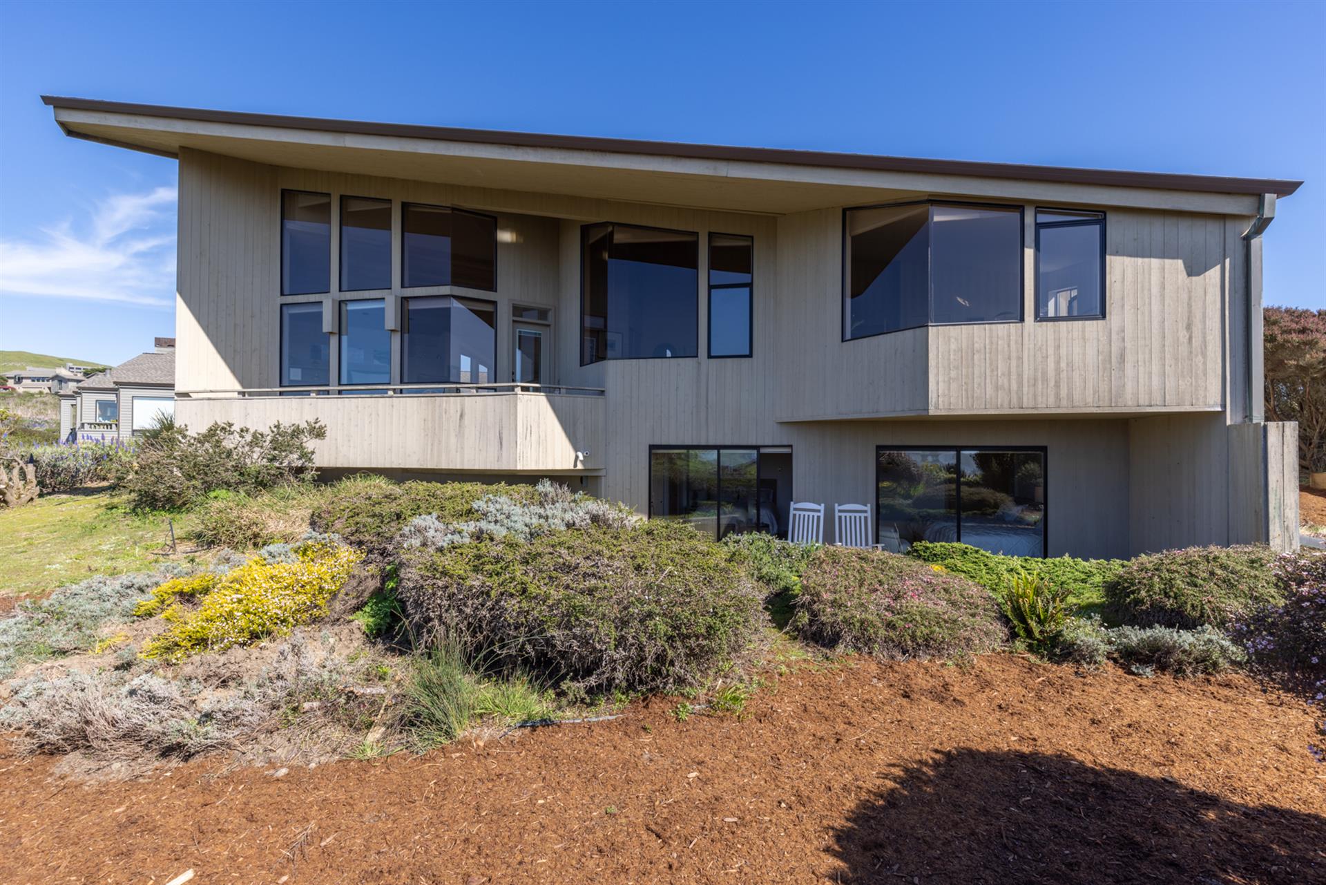 1500 Back Exterior005