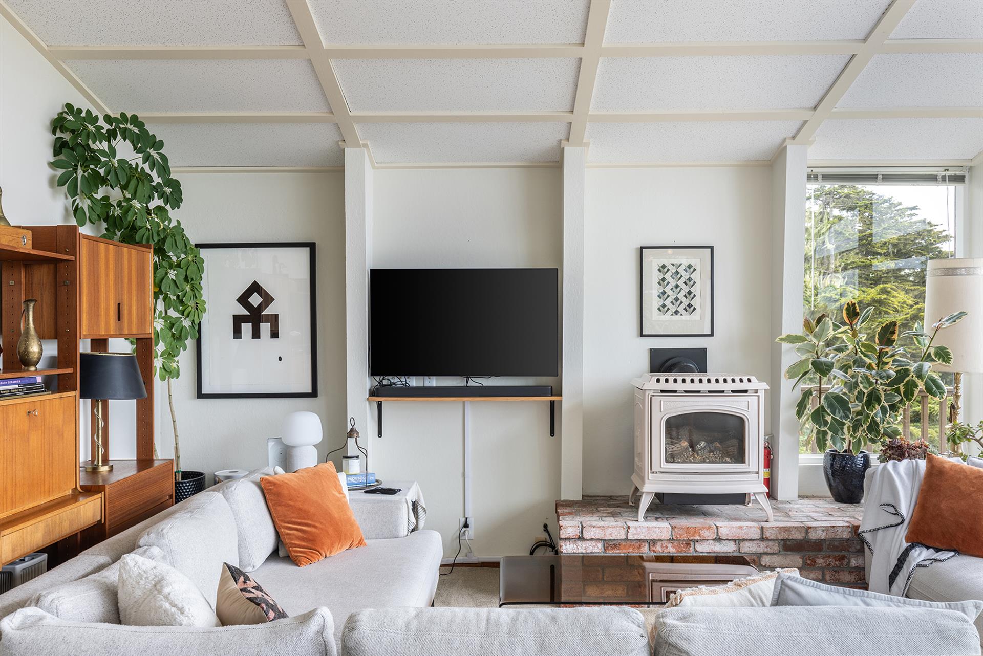 0300 Living Room010