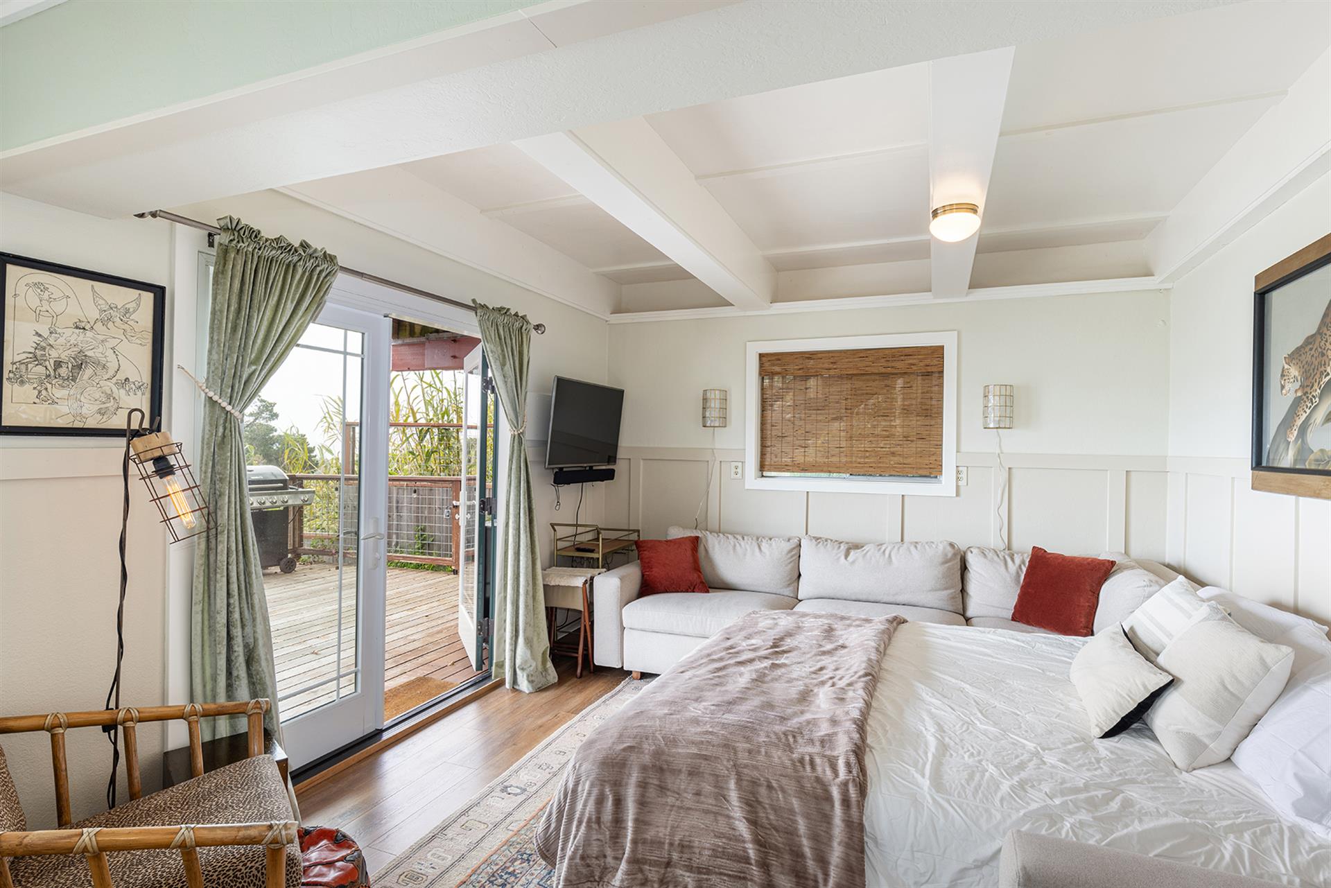 1105 Bedroom One002