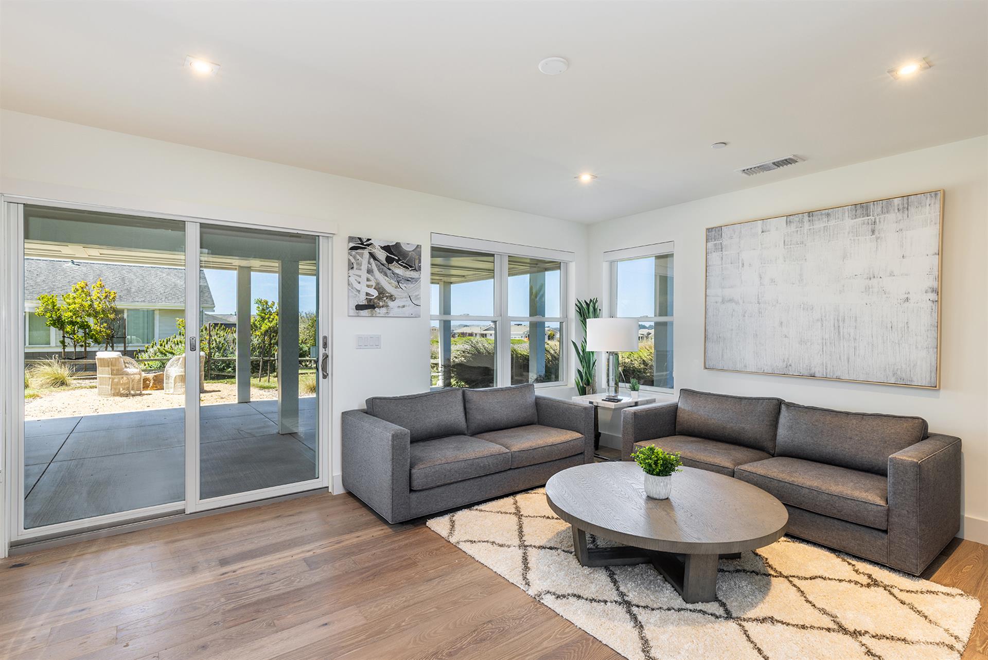 0520 Family Room001