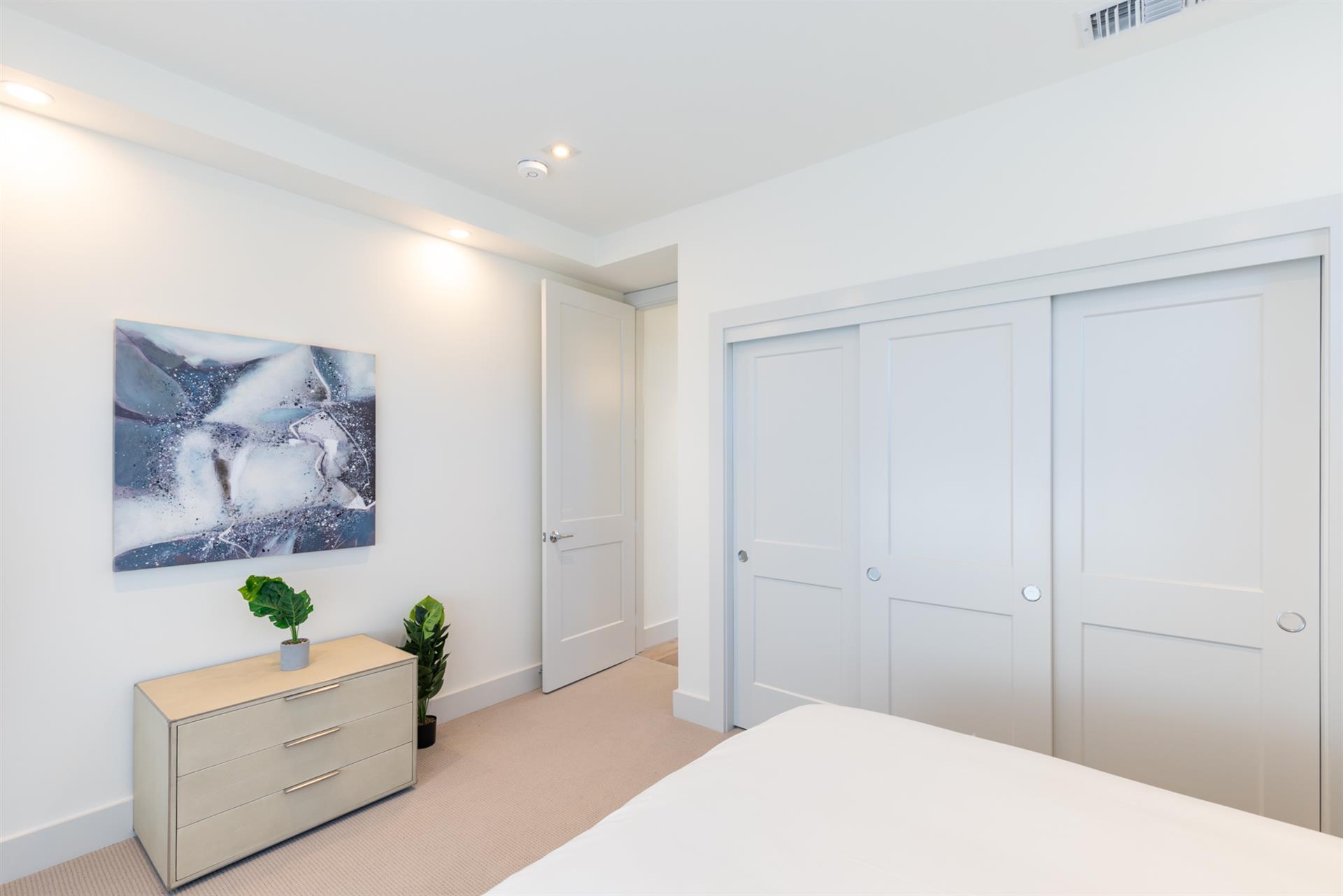 1105 Bedroom One002