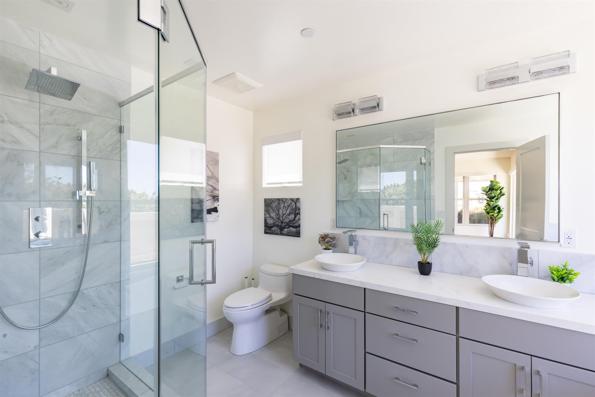 1150 Bathroom One002