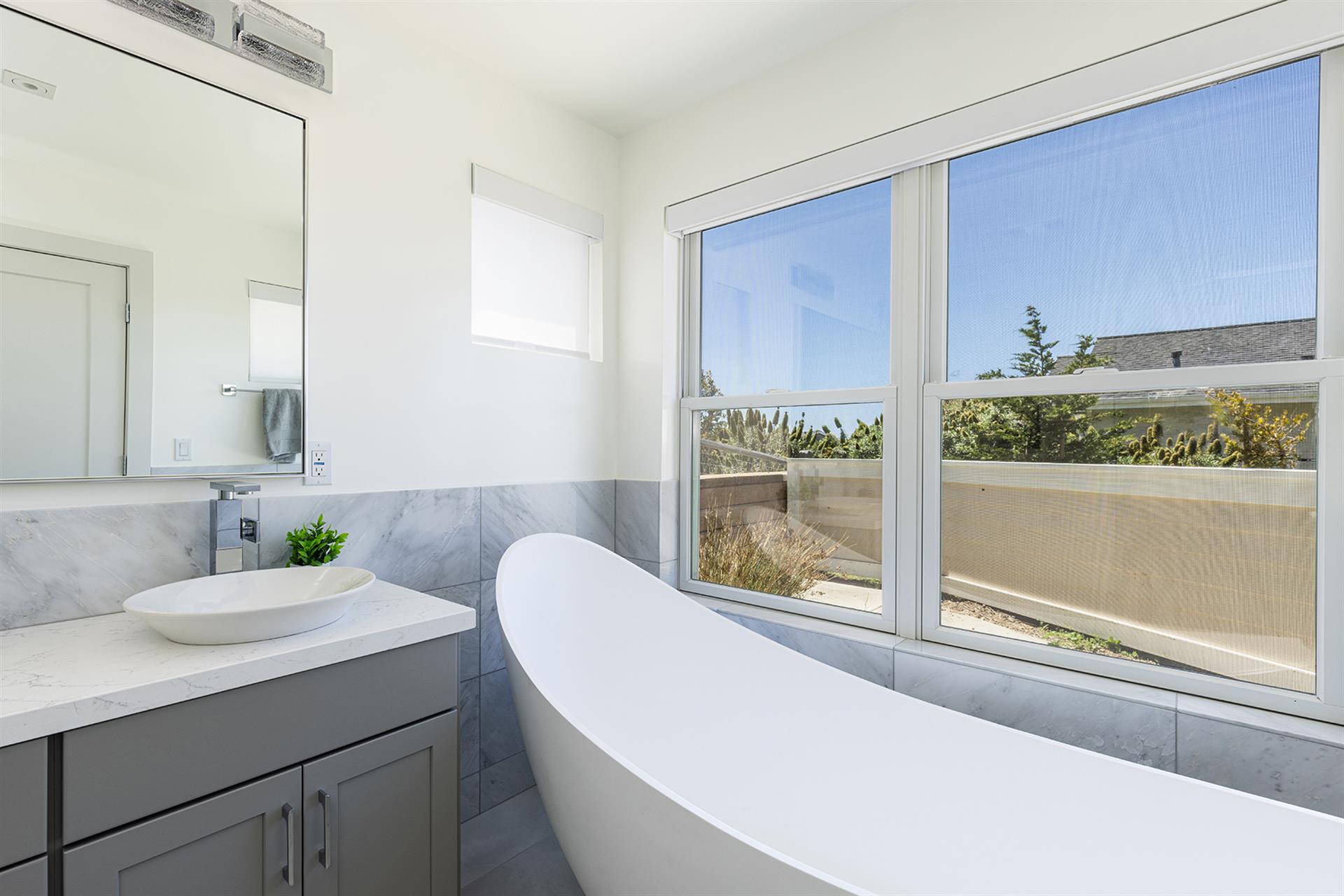 1150 Bathroom One003